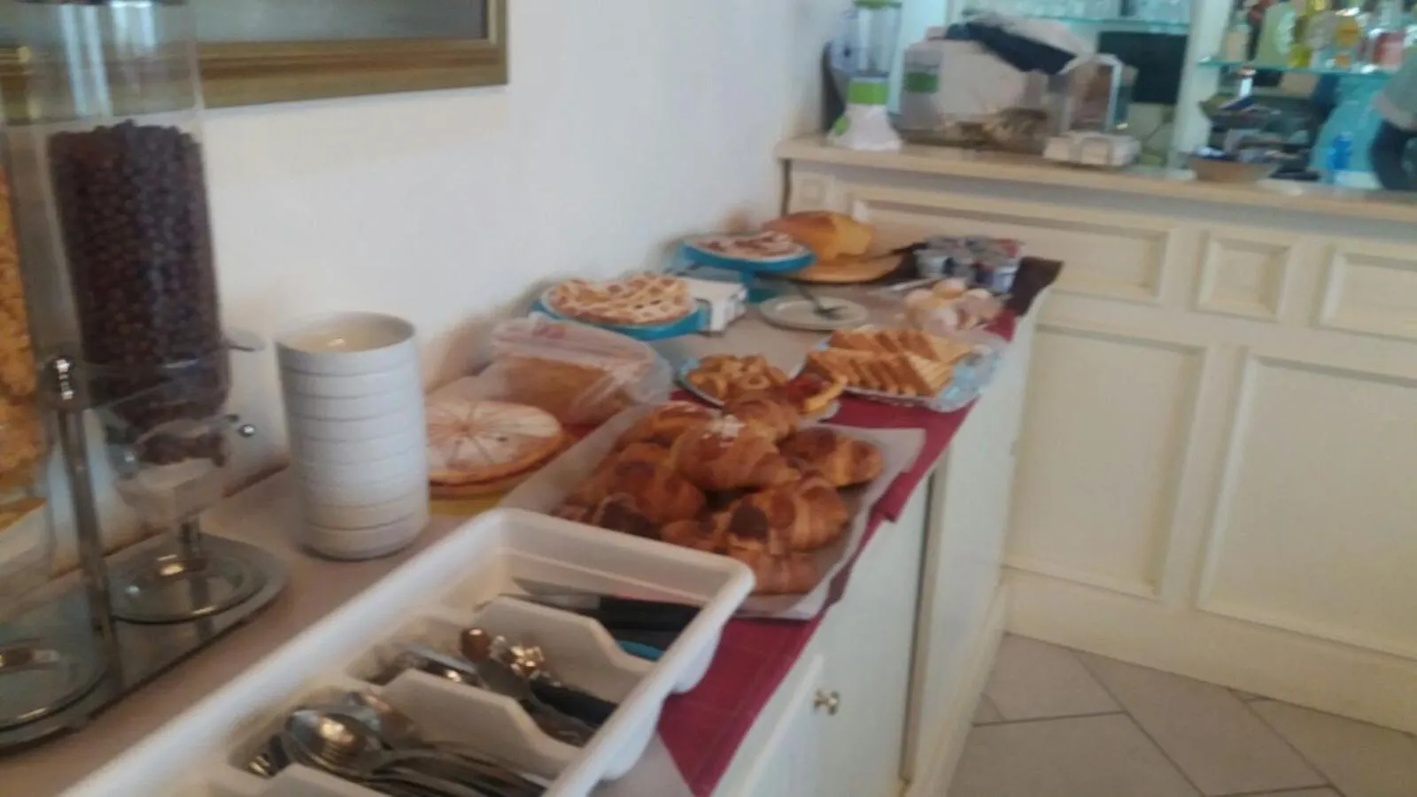 Breakfast in Green Park Hotel