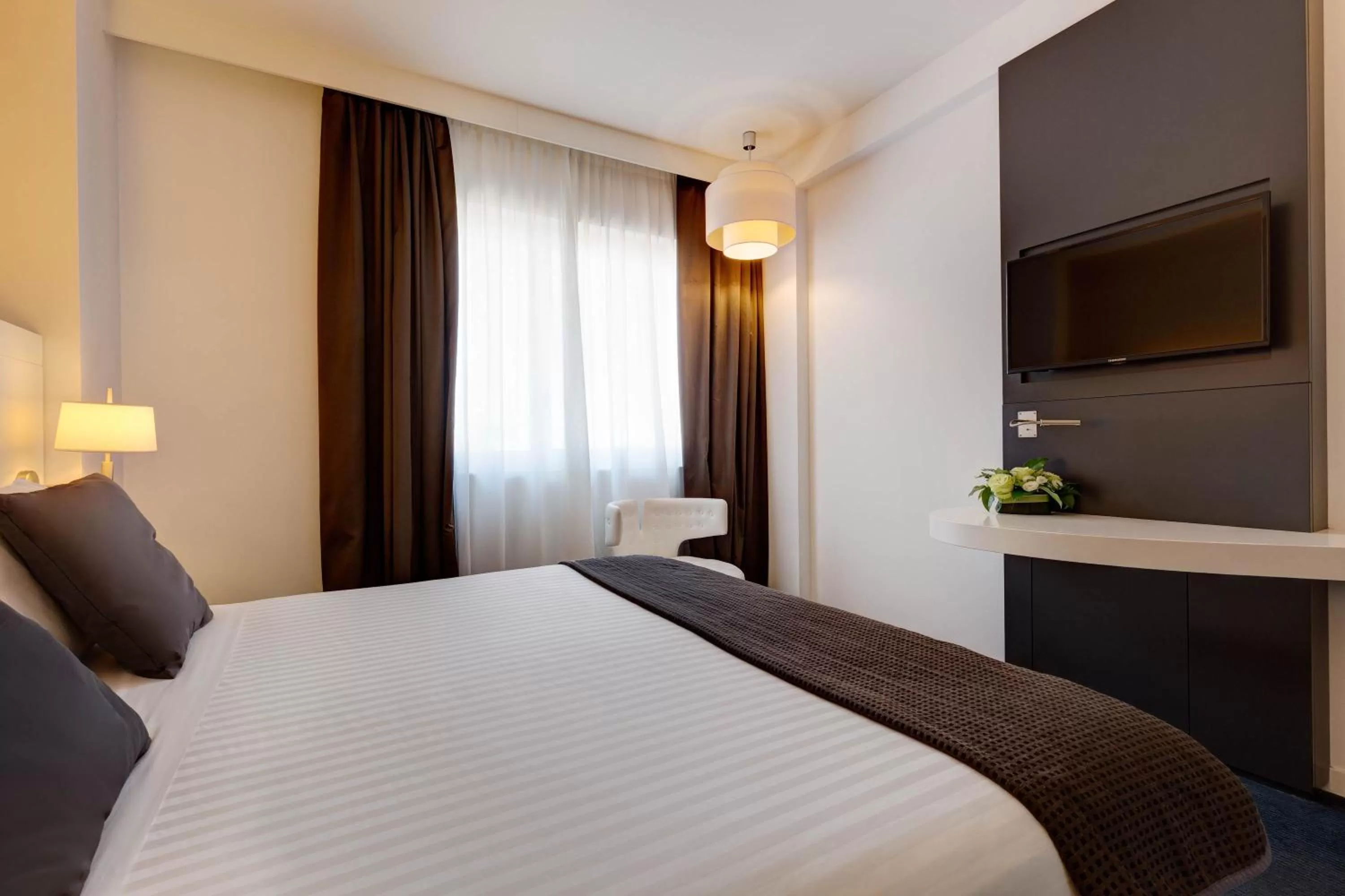 Photo of the whole room, Bed in iH Hotels Roma Z3