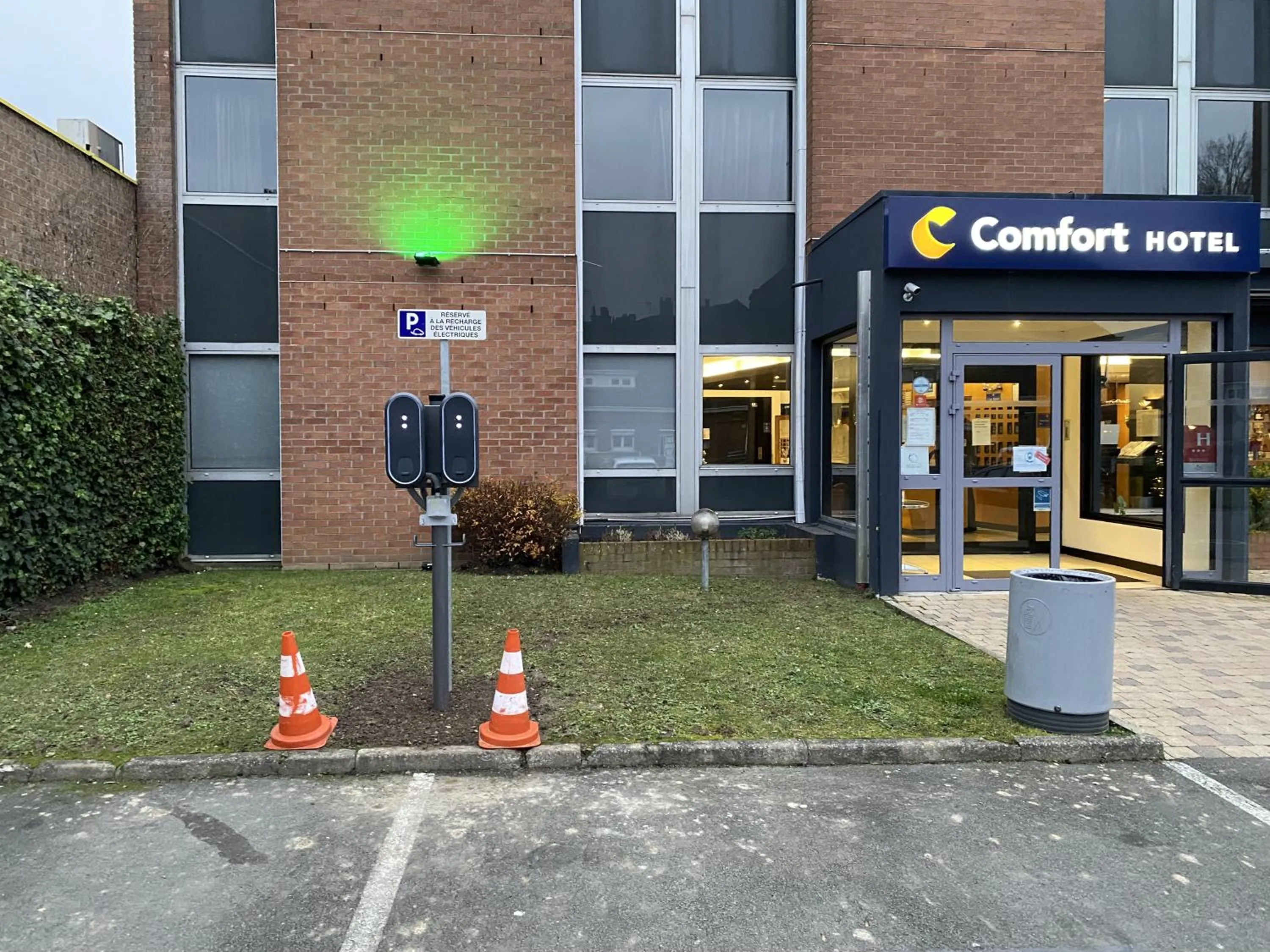 Property building in Comfort Hotel Lille L'Union