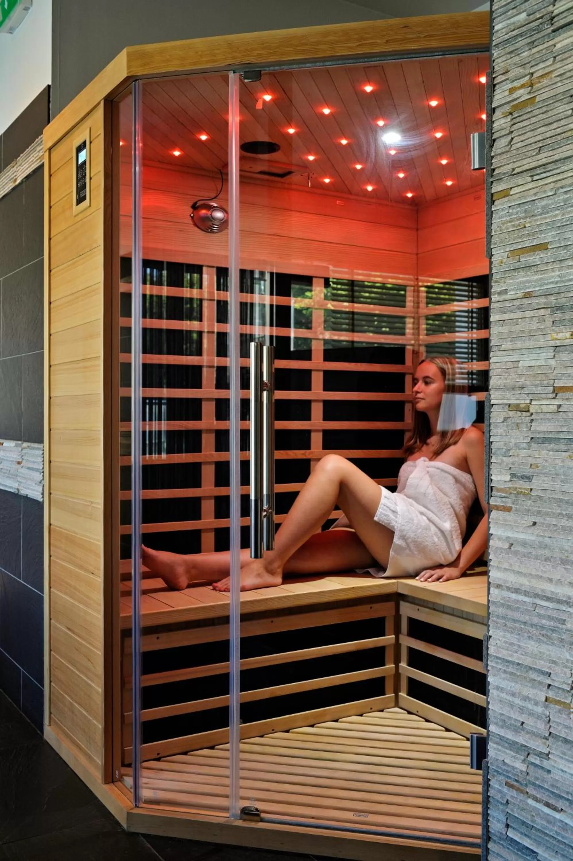 Sauna in Hôtel Spa Restaurant La Madrague