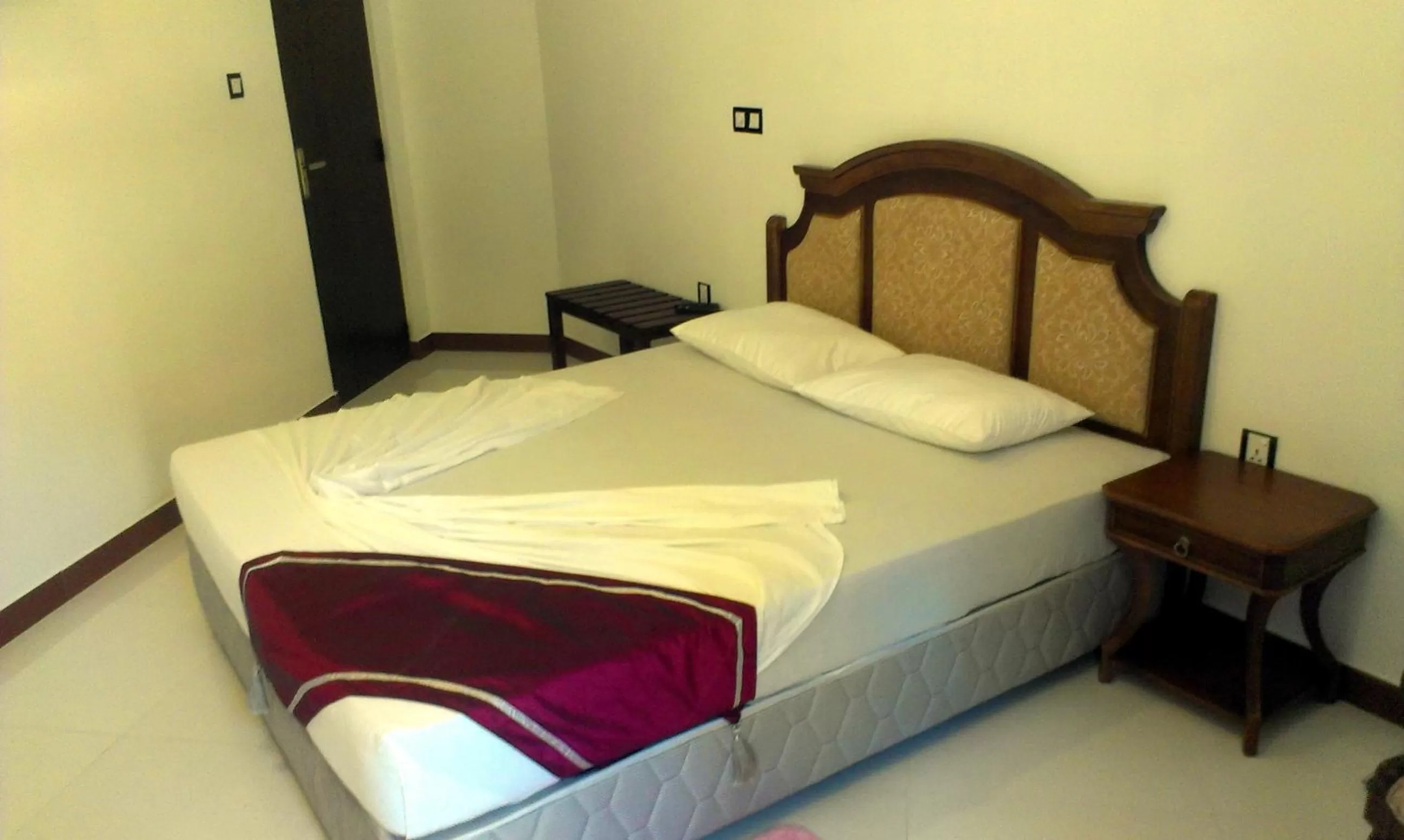 Photo of the whole room, Bed in Eagle's Residence