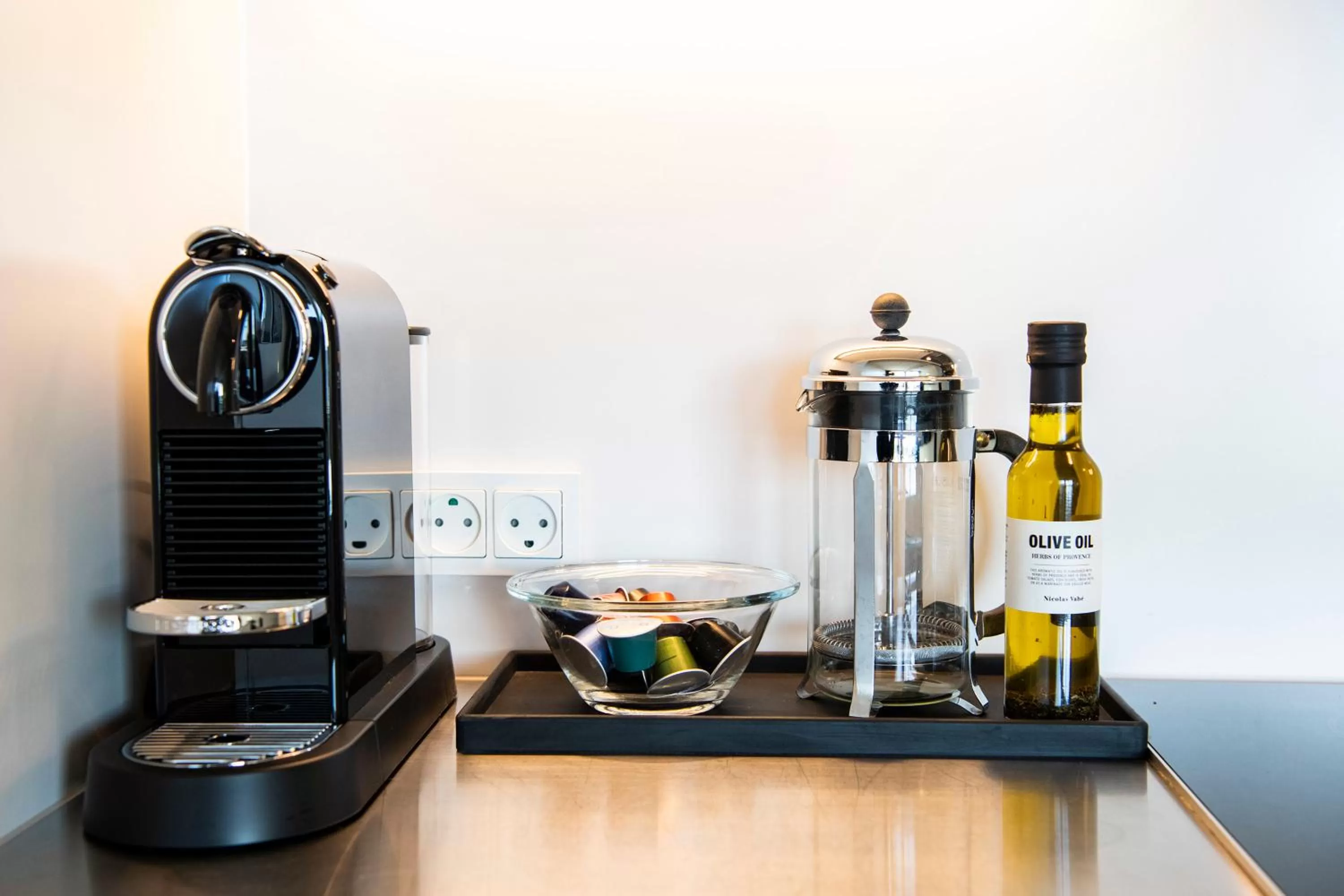 Coffee/tea facilities, Kitchen/Kitchenette in By The Pier apartments - Into This Place