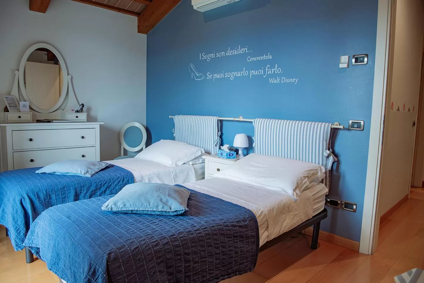 Bedroom, Bed in Rosa del Grappa