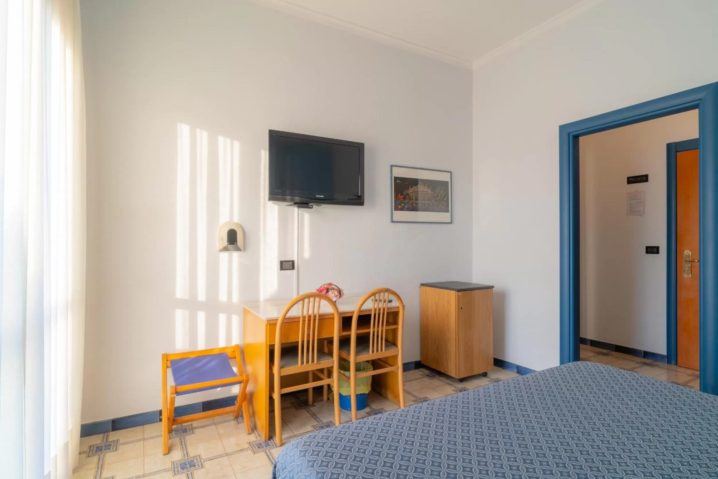 wardrobe, Bed in Hotel Giovanna