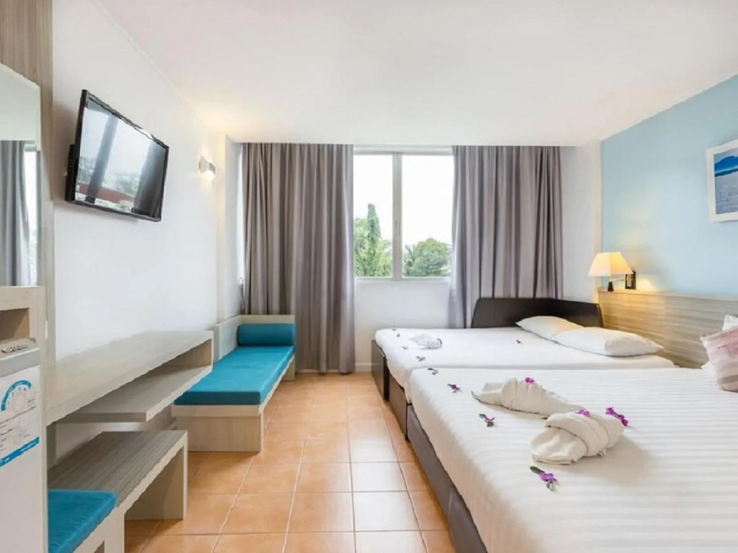 Photo of the whole room, Bed in ON Hotel Phuket - SHA