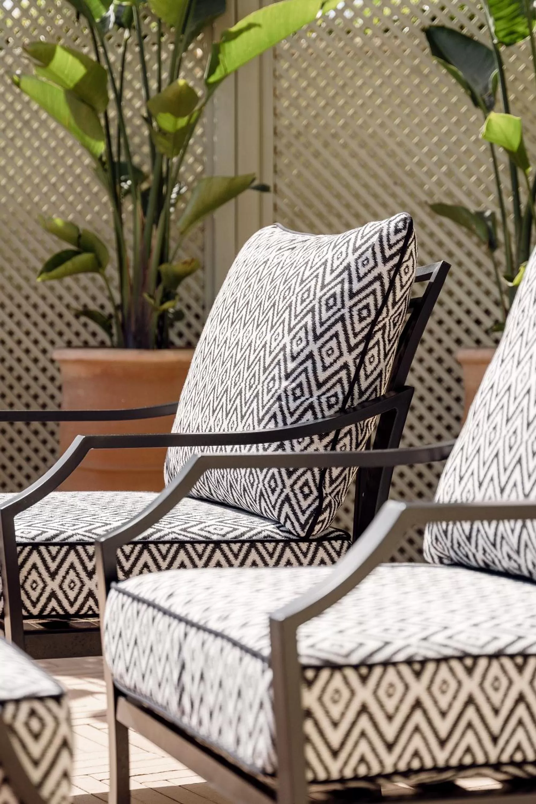 Seating Area in Portie Deluxe Suites by DA'HOME