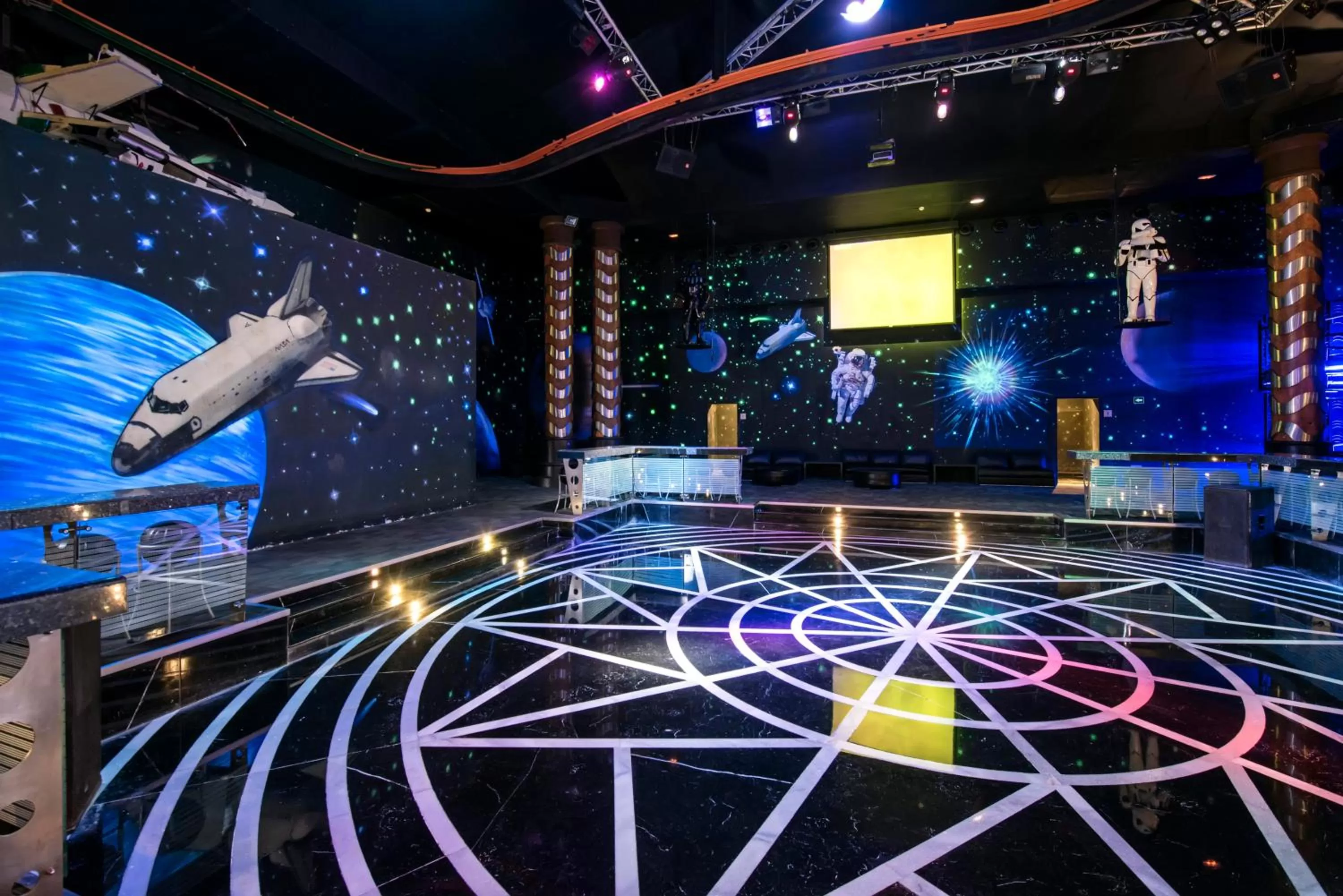 Nightclub / DJ in Iberostar Waves Paraíso Beach - All Inclusive