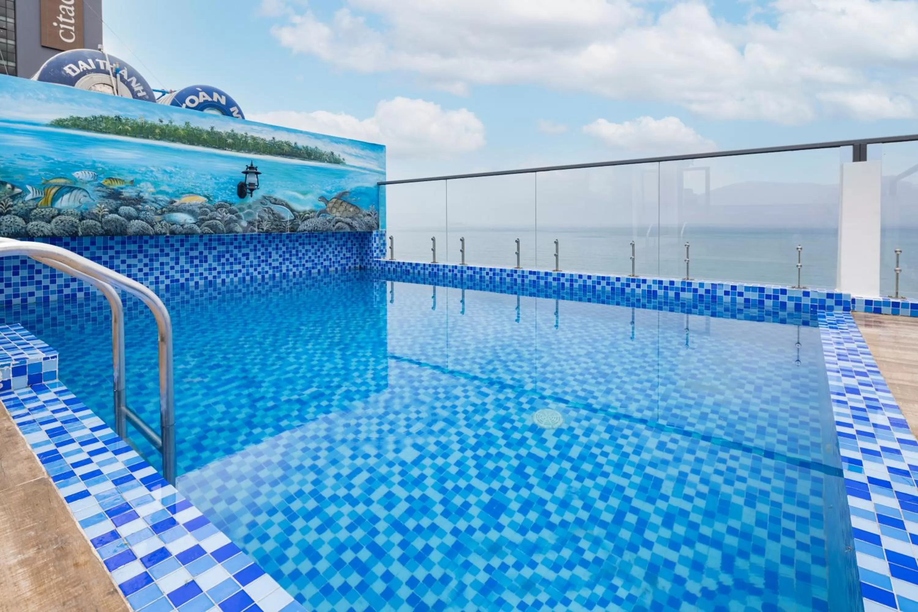 Swimming pool in Azura Gold Hotel & Apartment