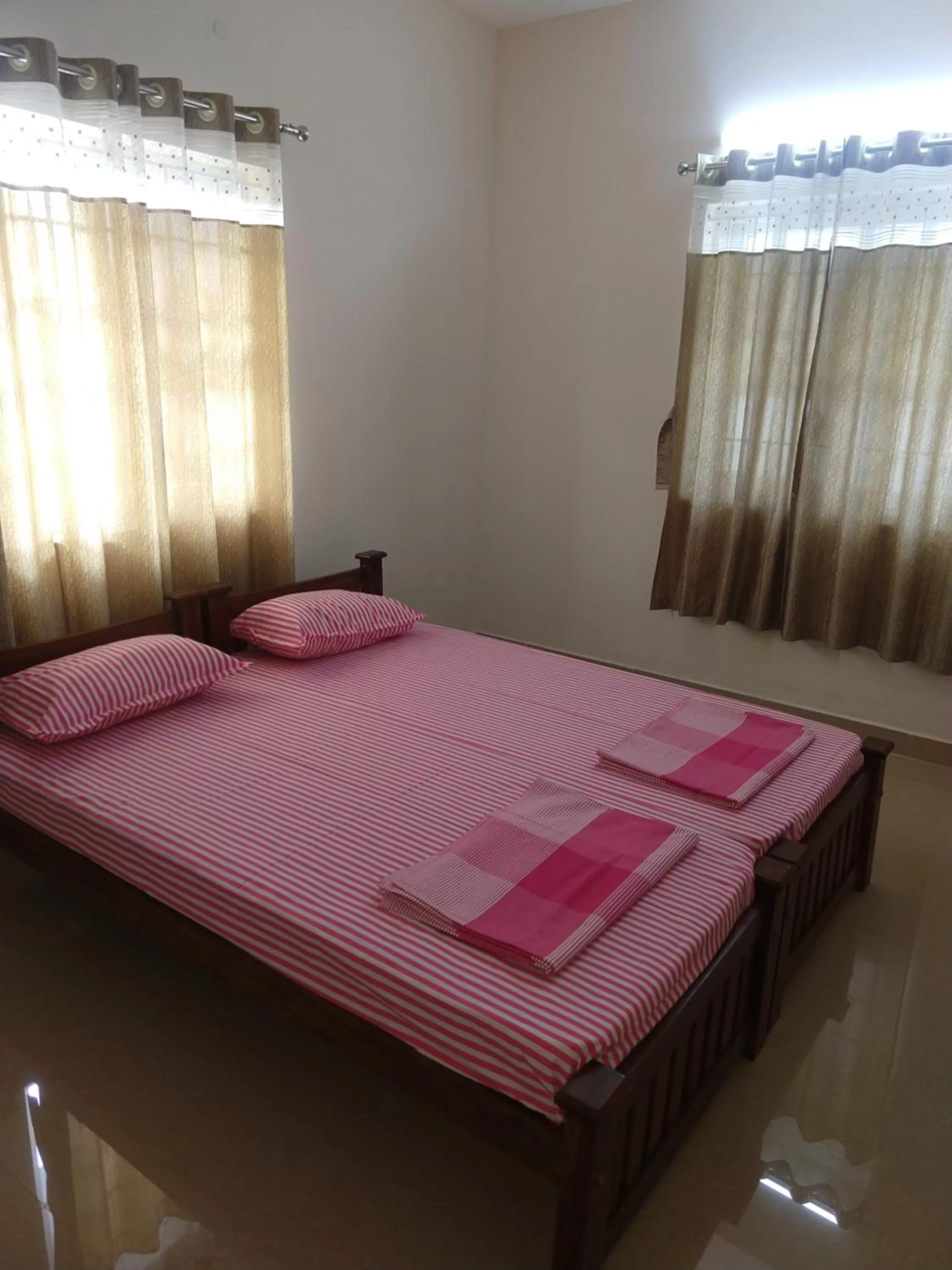 Bedroom, Bed in Shantham Service Apartments, Kinathukadavu, Coimbatore