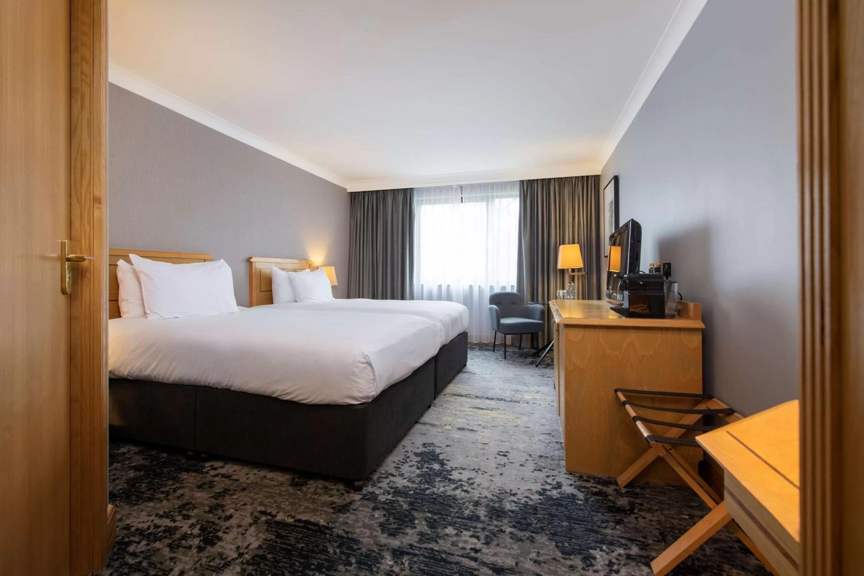 Bed in DoubleTree by Hilton Swindon Hotel