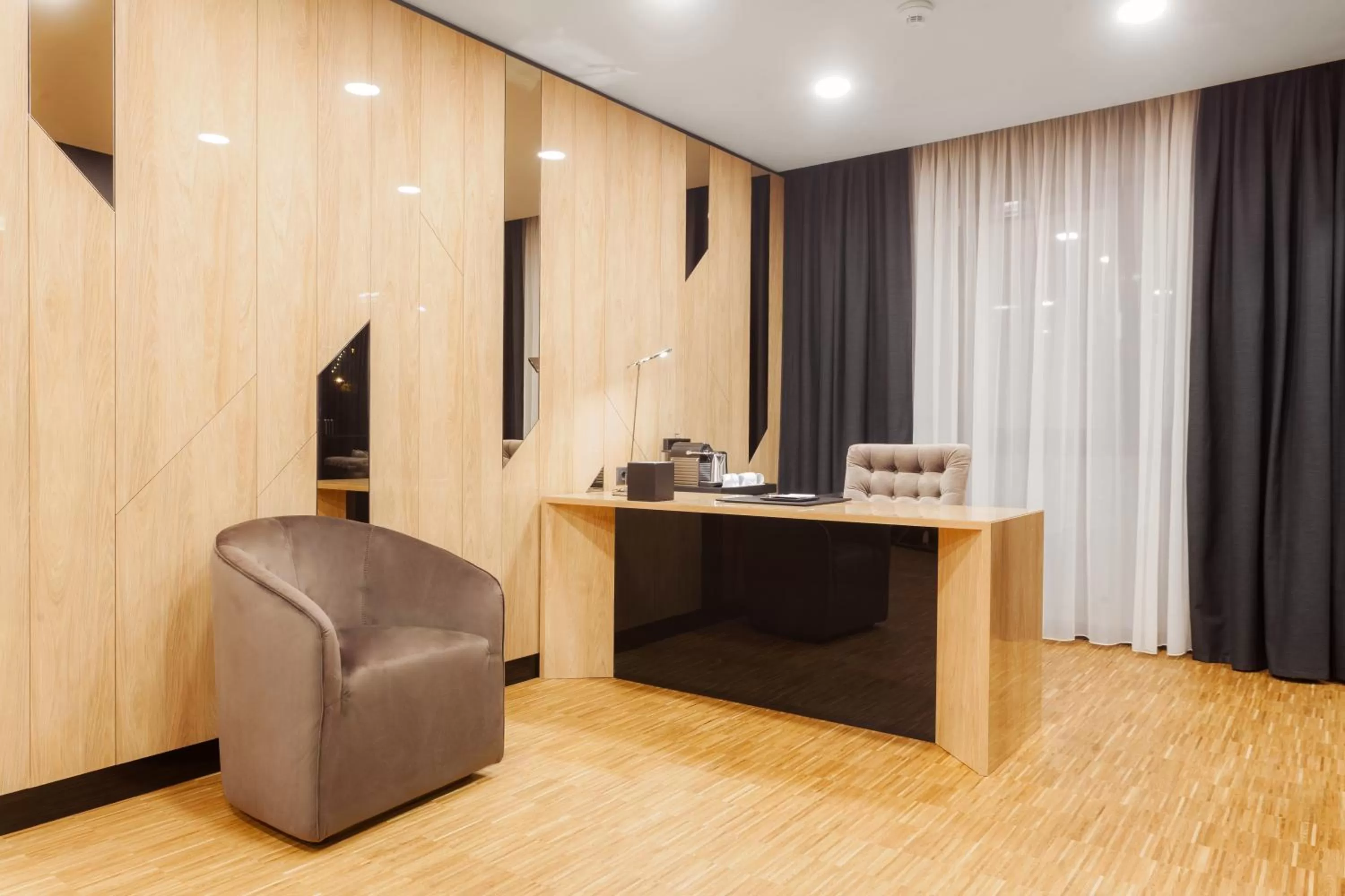 Library in Hotel Platinia