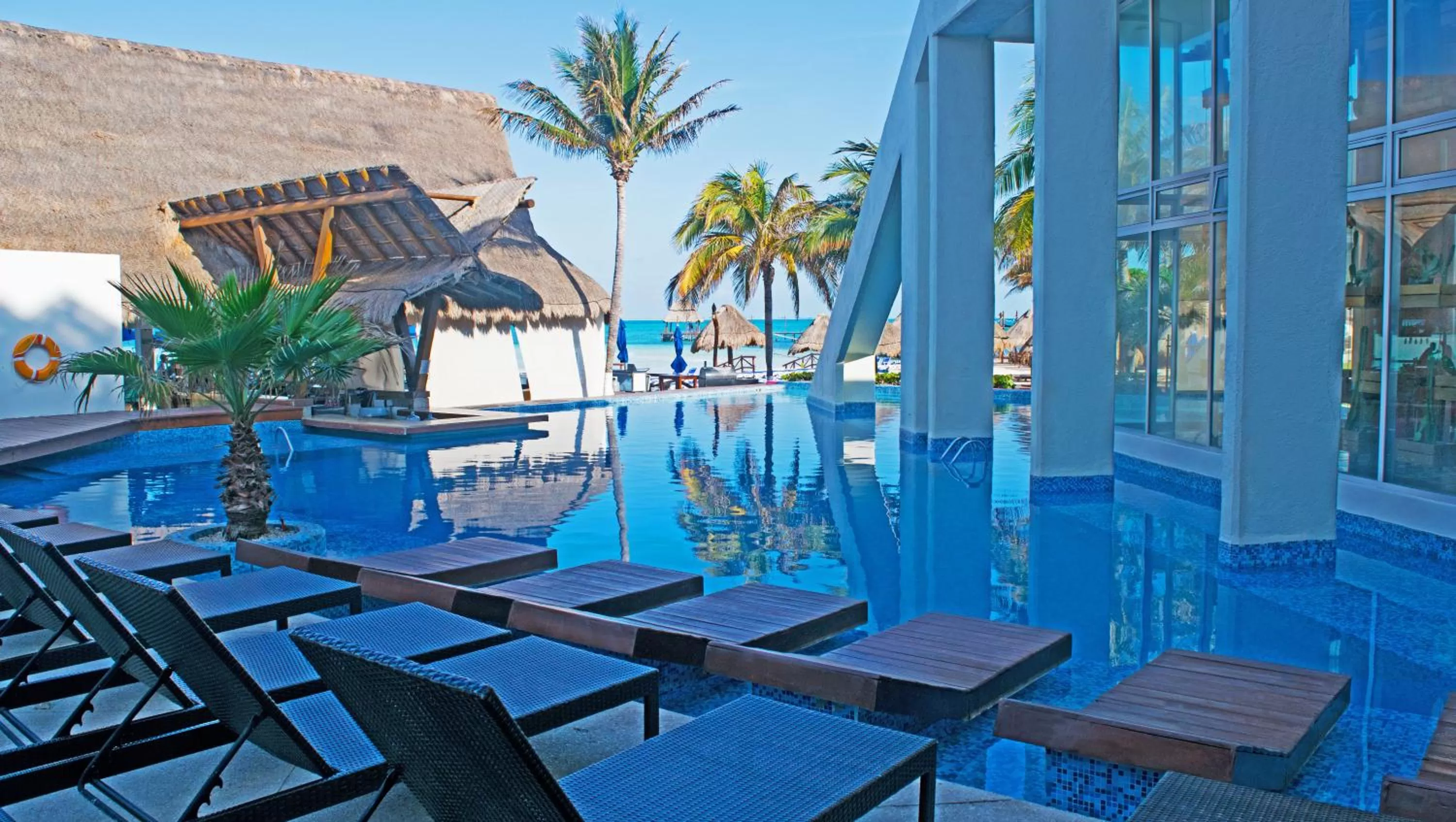 Swimming pool in Mia Reef Isla Mujeres - All Inclusive Resort