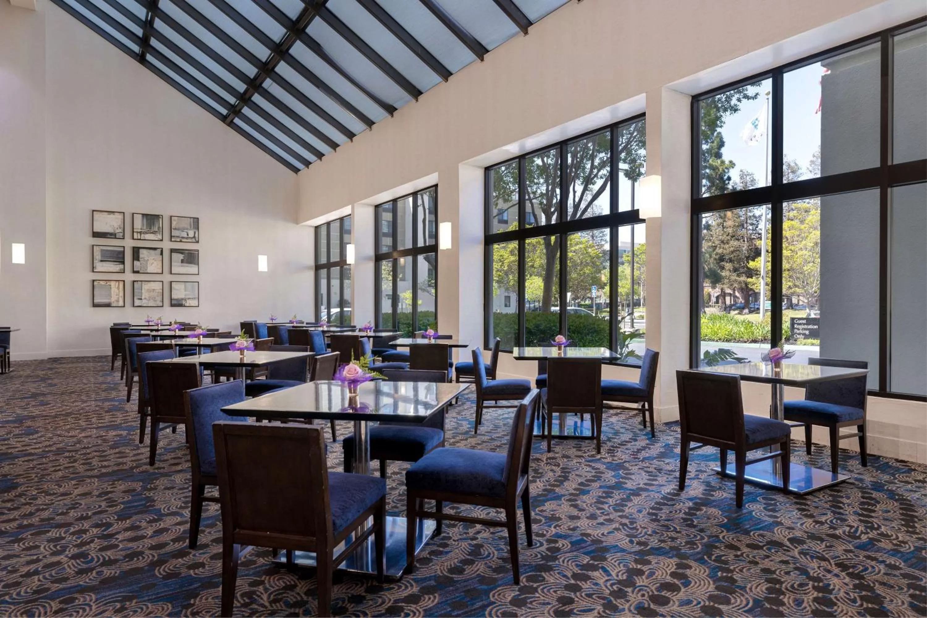 Restaurant/places to eat in Embassy Suites by Hilton Santa Clara Silicon Valley