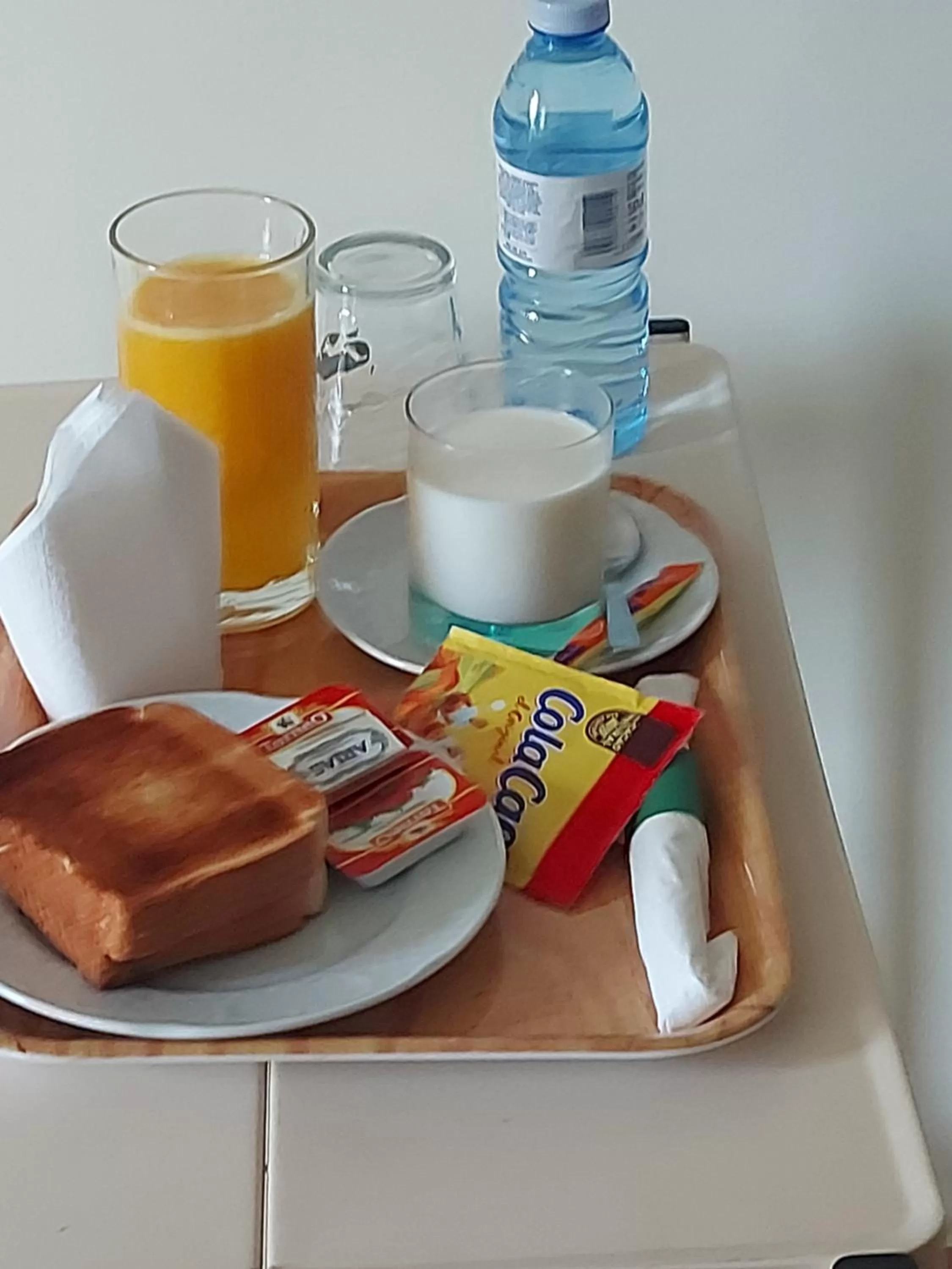 Breakfast in Motel Acropolis