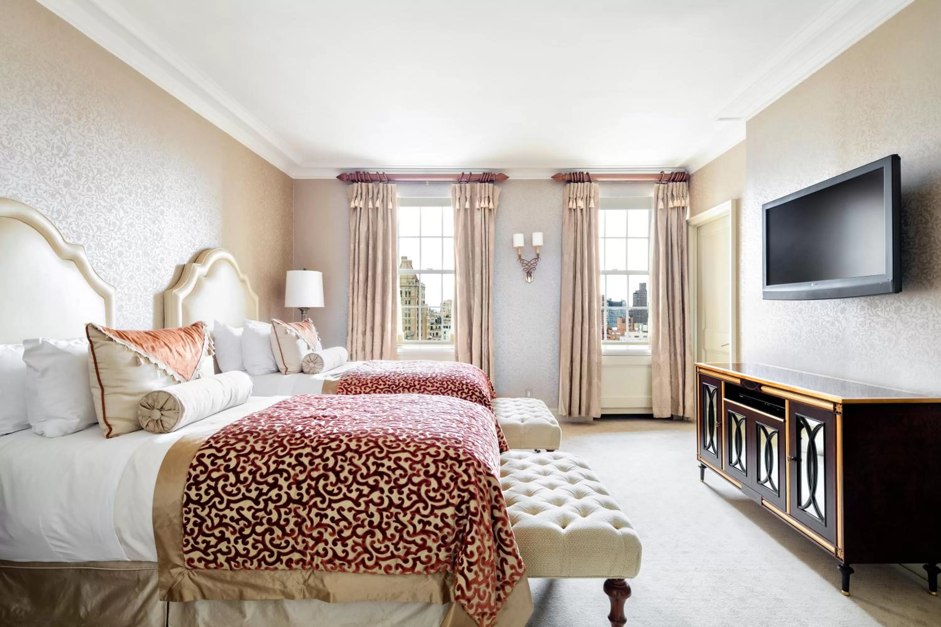 Seating area, Bed in The Pierre, A Taj Hotel, New York