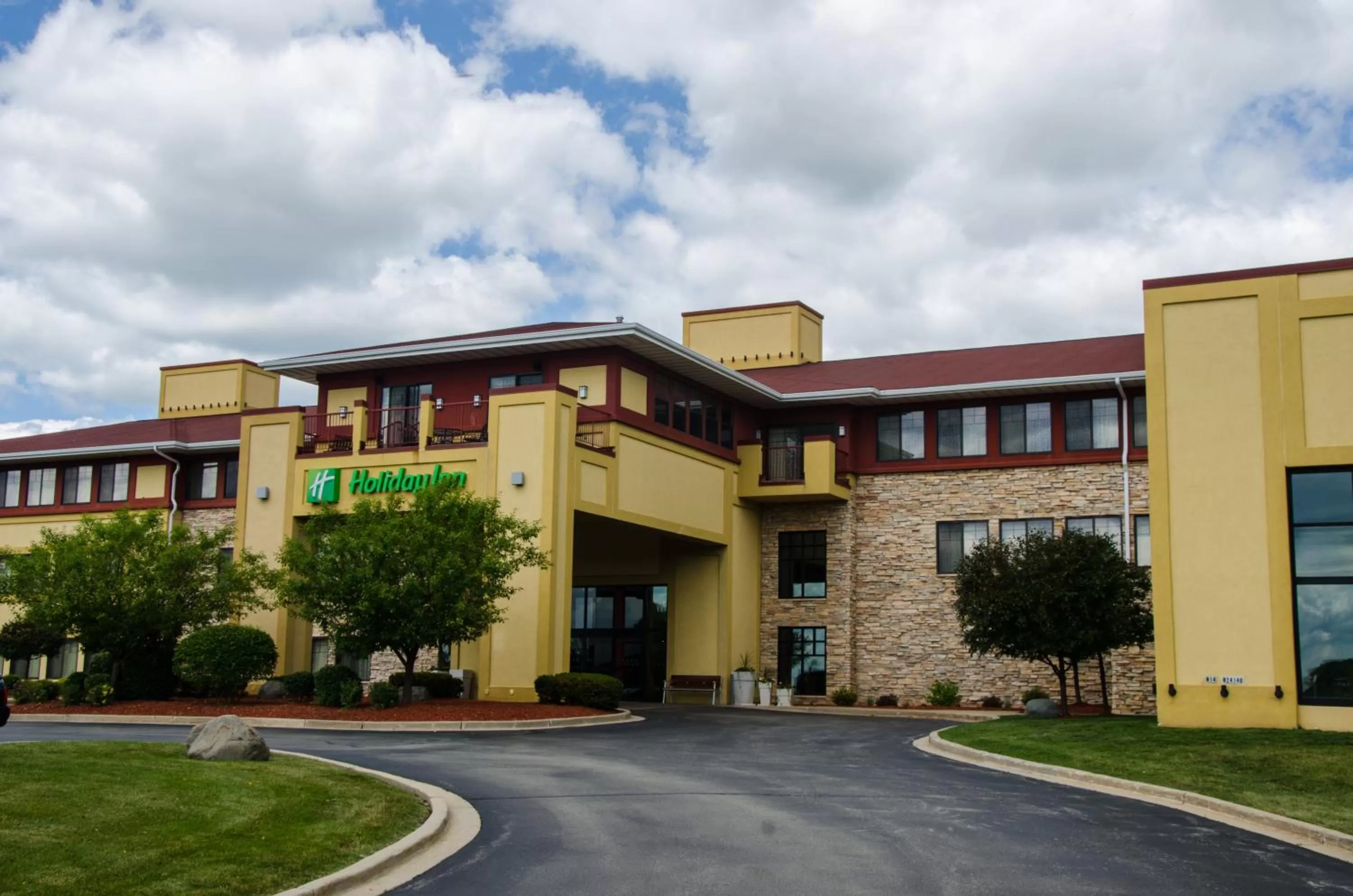 Property building in Holiday Inn Hotel Pewaukee-Milwaukee West by IHG