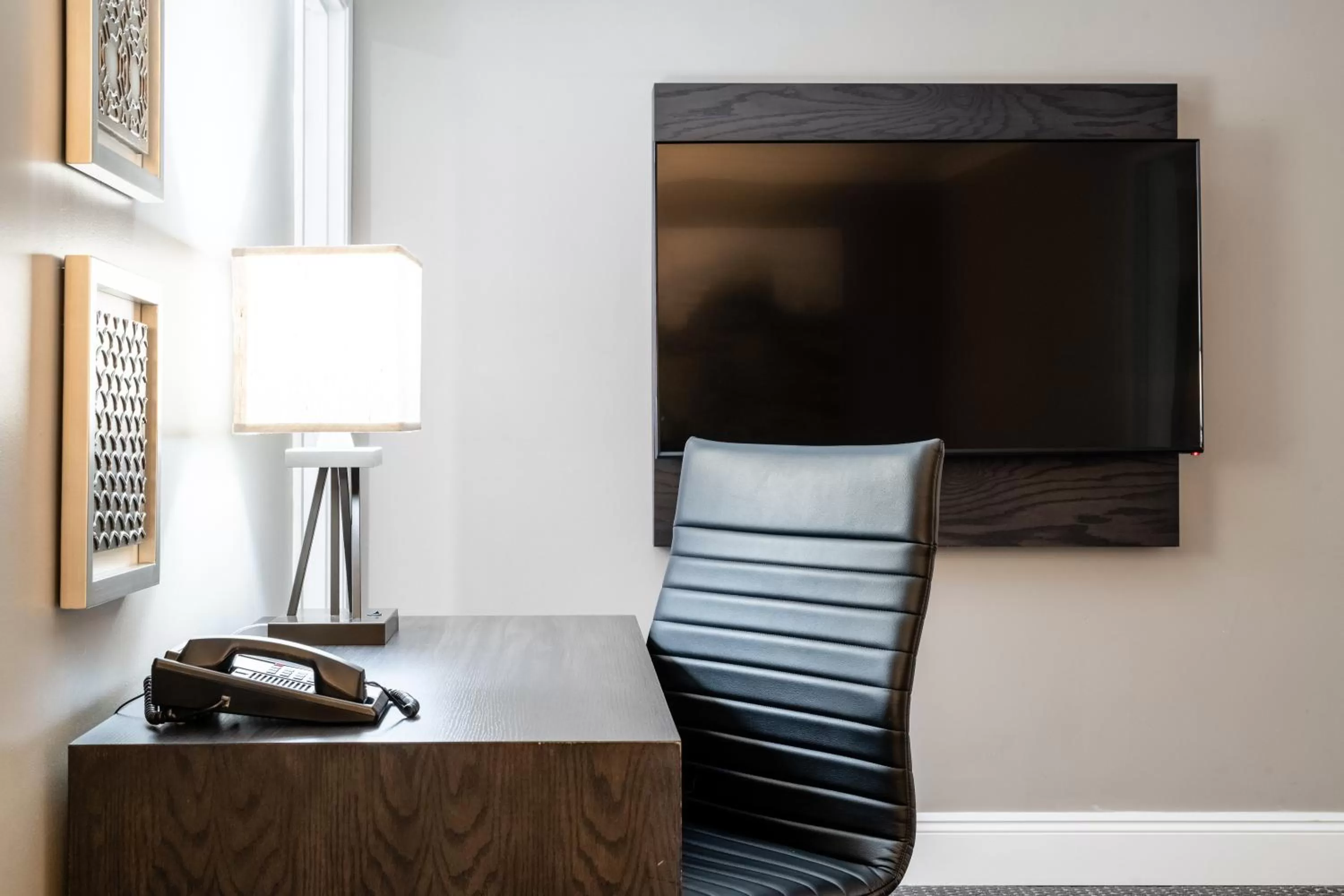 TV and multimedia in Crowne Plaza Hotel Moncton Downtown by IHG