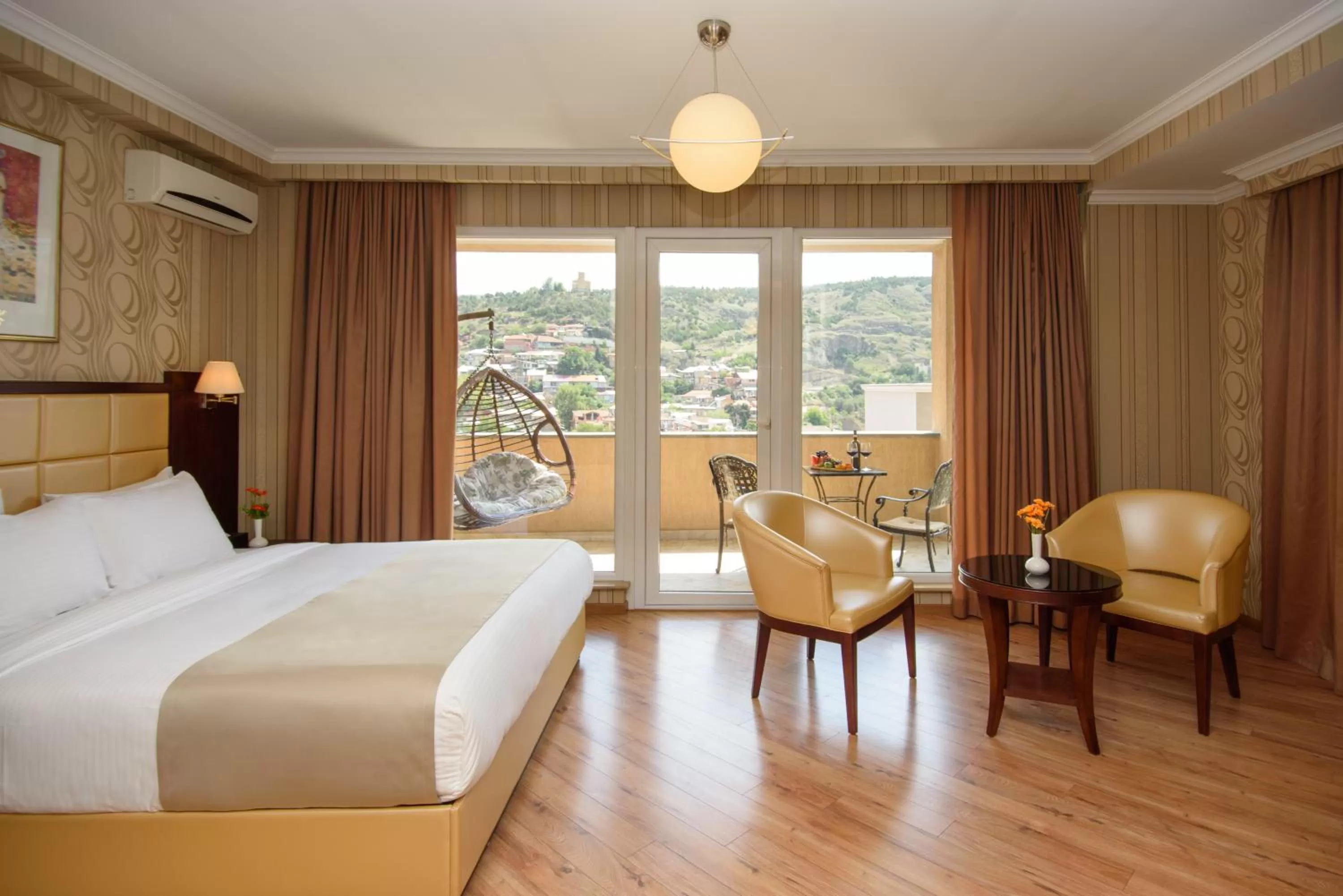 Bedroom, Bed in KMM Hotel