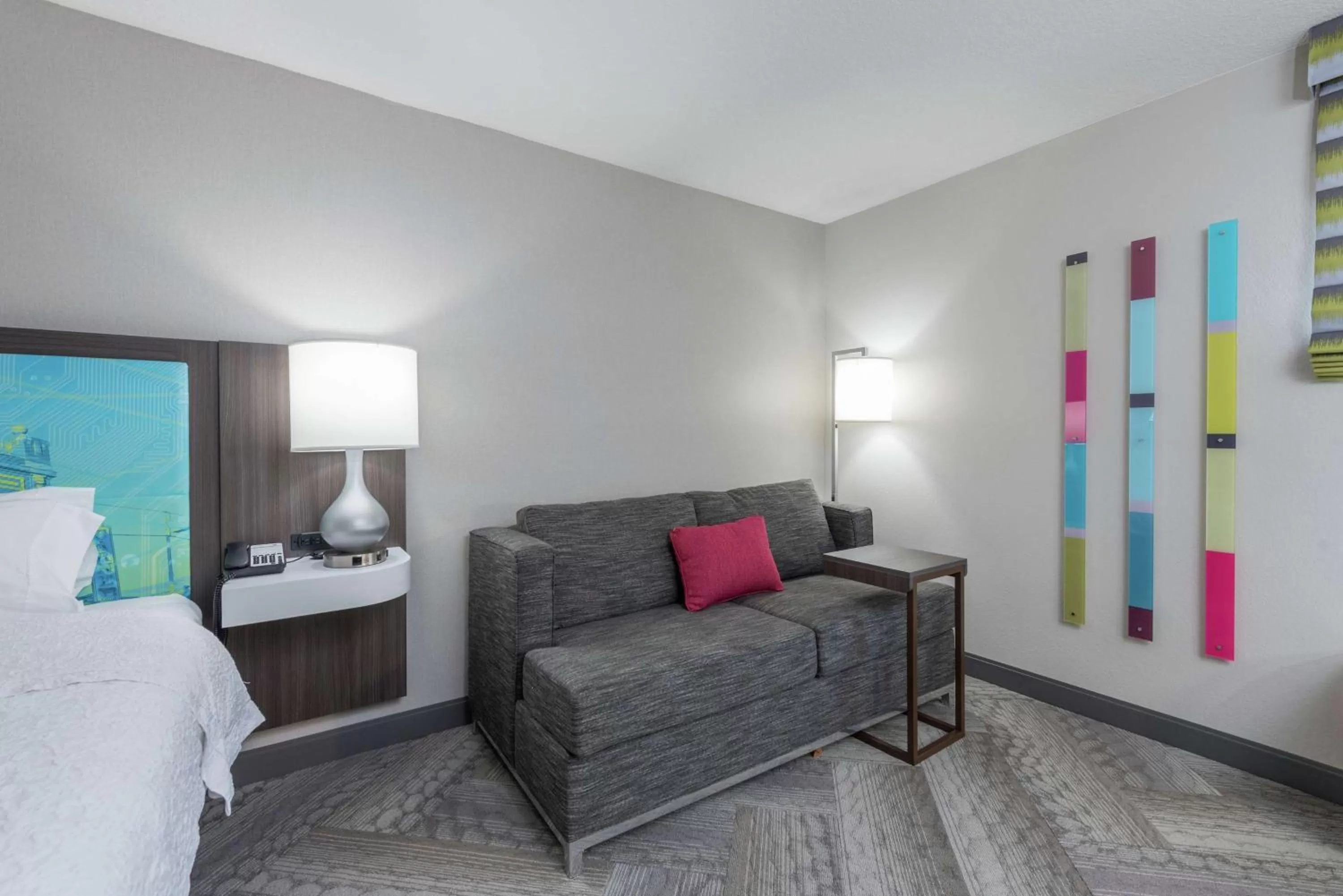 Living room, Bed in Hampton Inn Tampa-Veterans Expressway