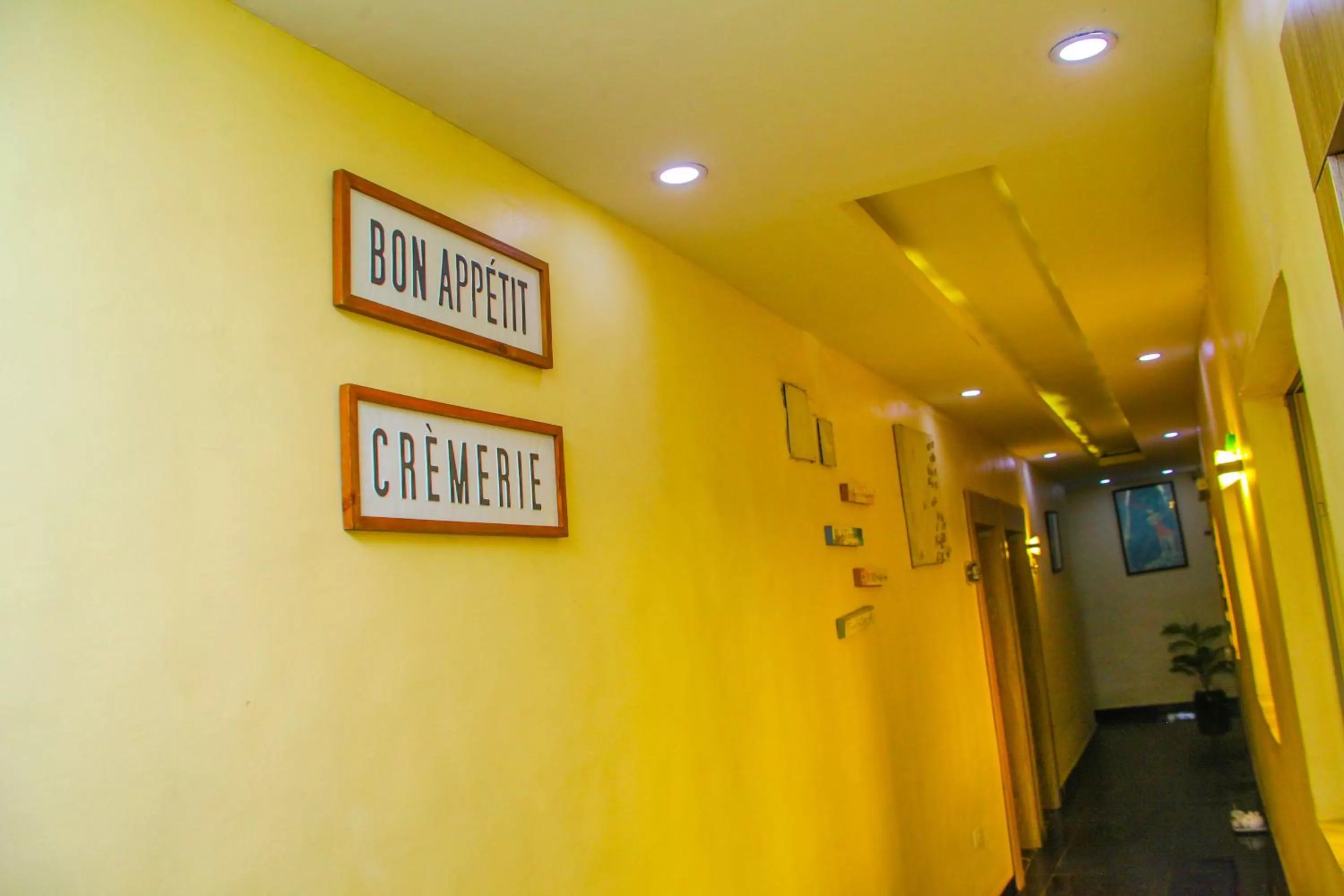 Text overlay in ONTARIO SUITES