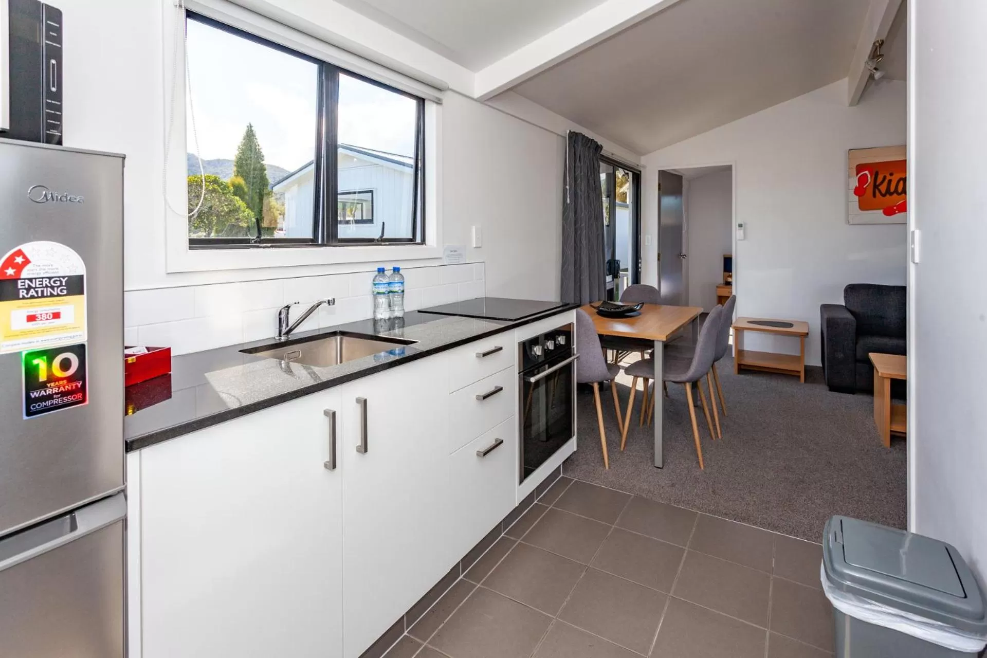 Kitchen or kitchenette in Tidewater Motel & Tourist Park