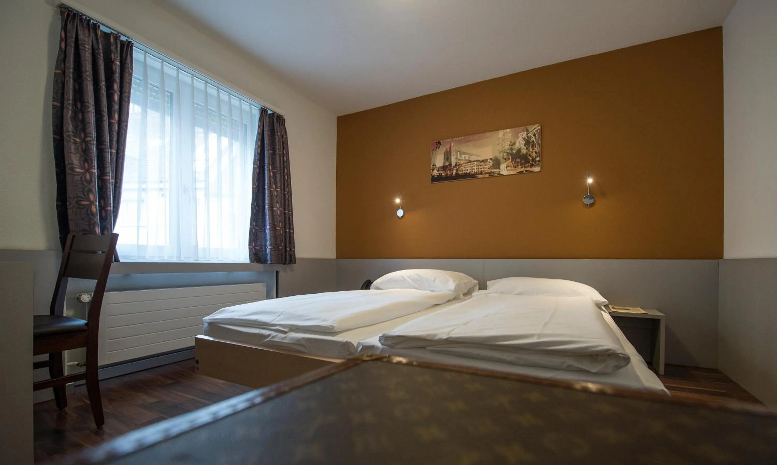 Photo of the whole room, Bed in Alexander Guesthouse Zurich Old Town