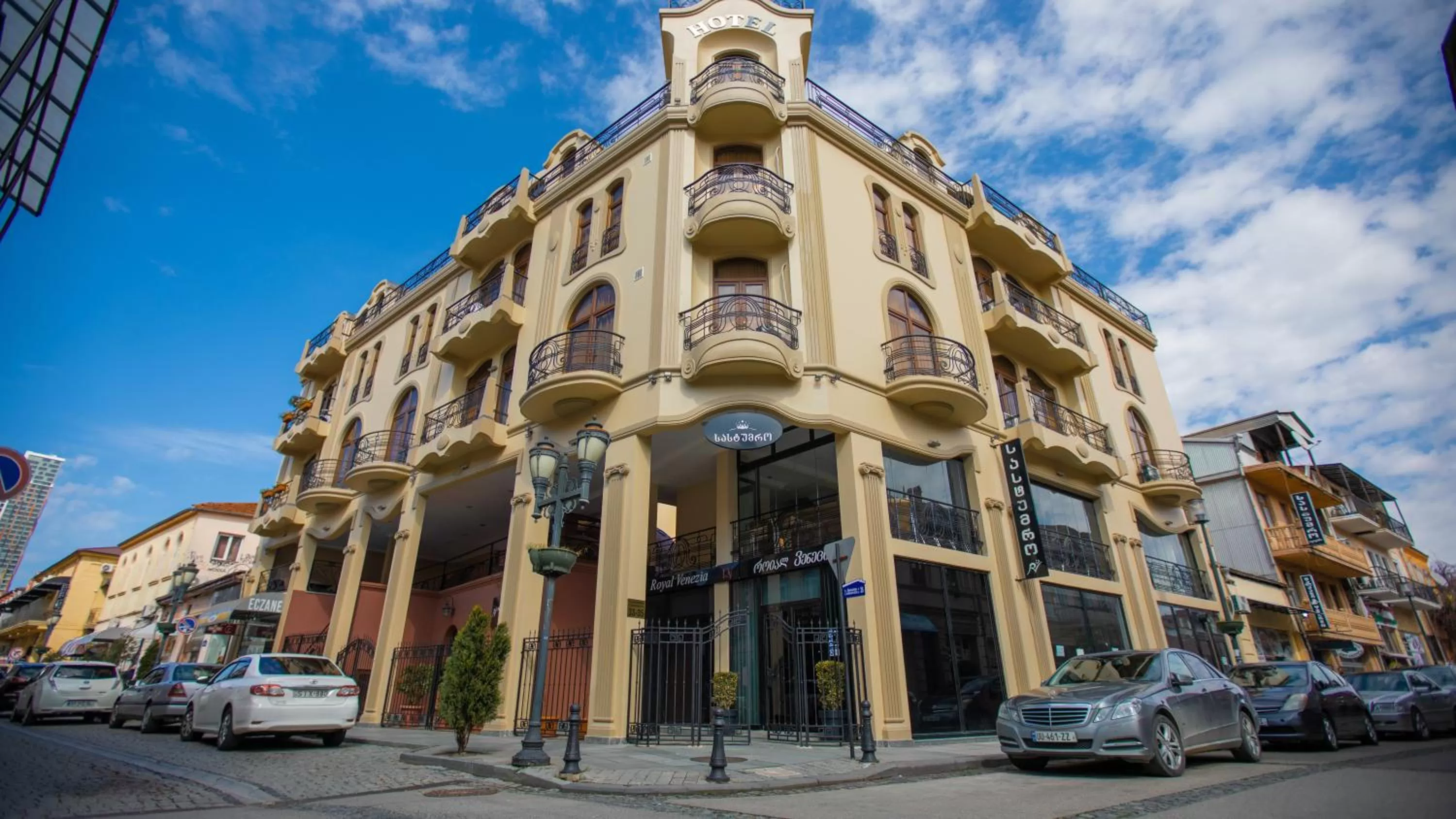 Facade/entrance in Royal Venezia Hotel