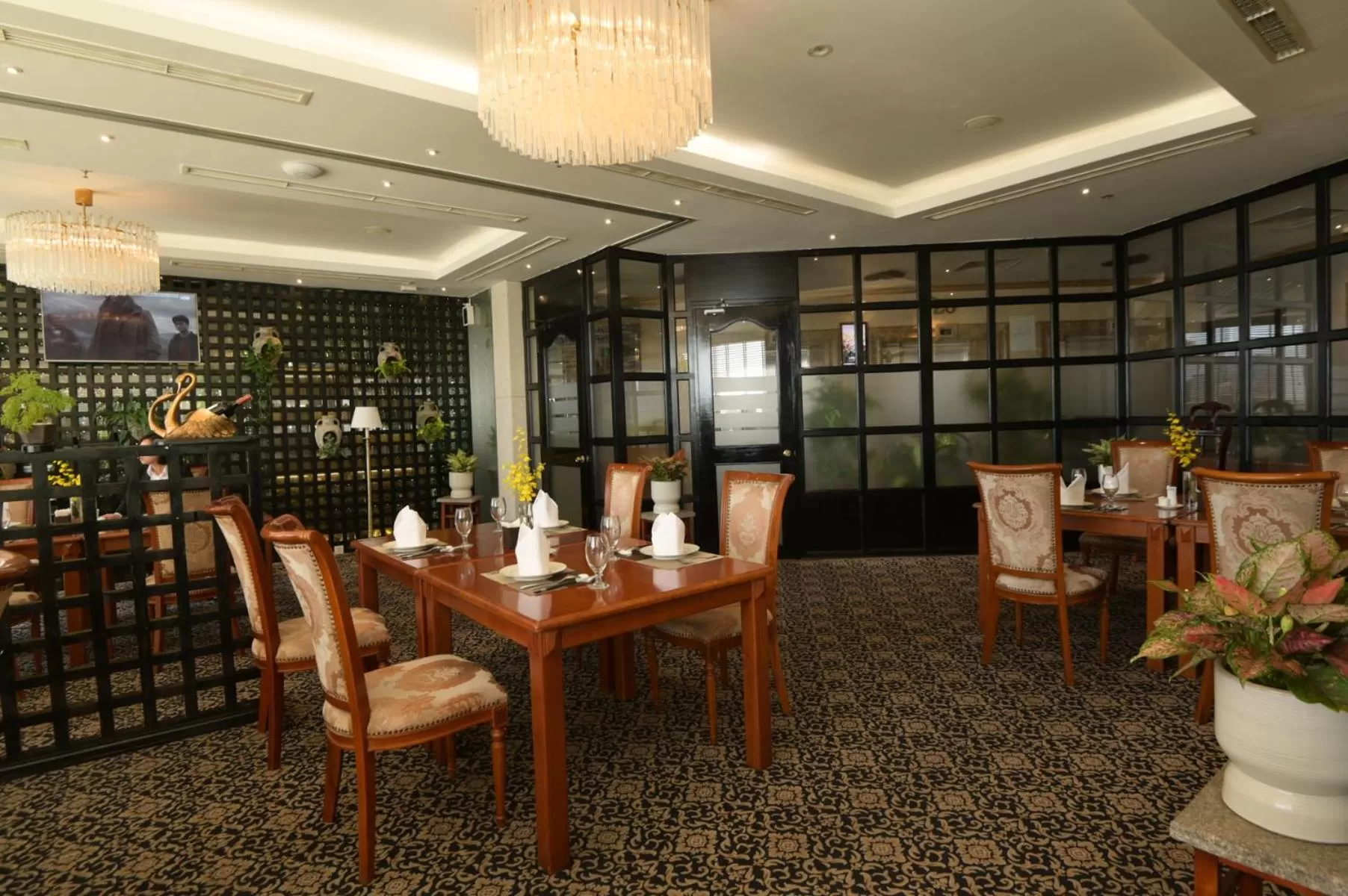 Restaurant/places to eat in Hotel Grand Saigon