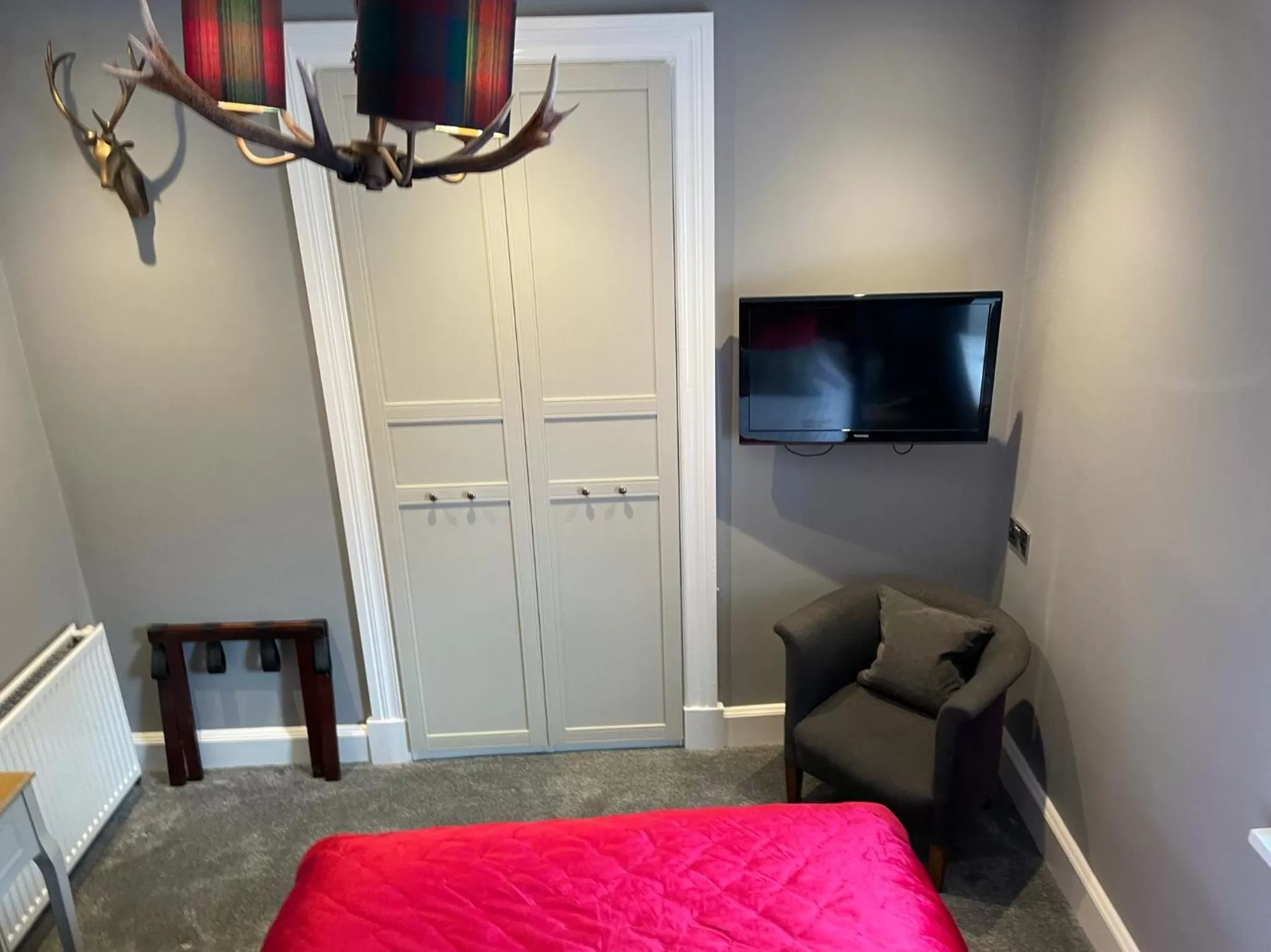 Bed in The Original Rosslyn Inn