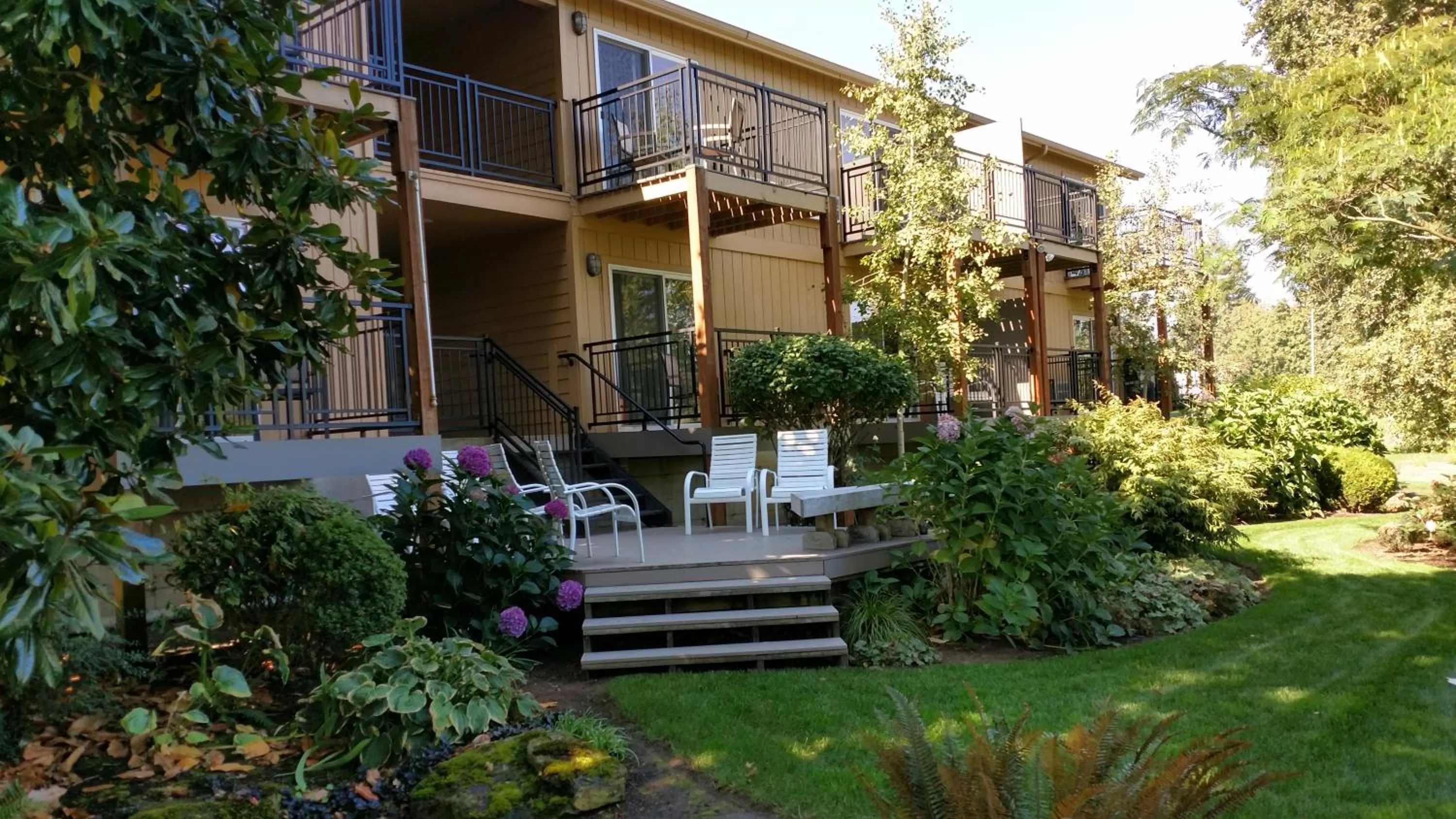 Property building in Lewis River Inn