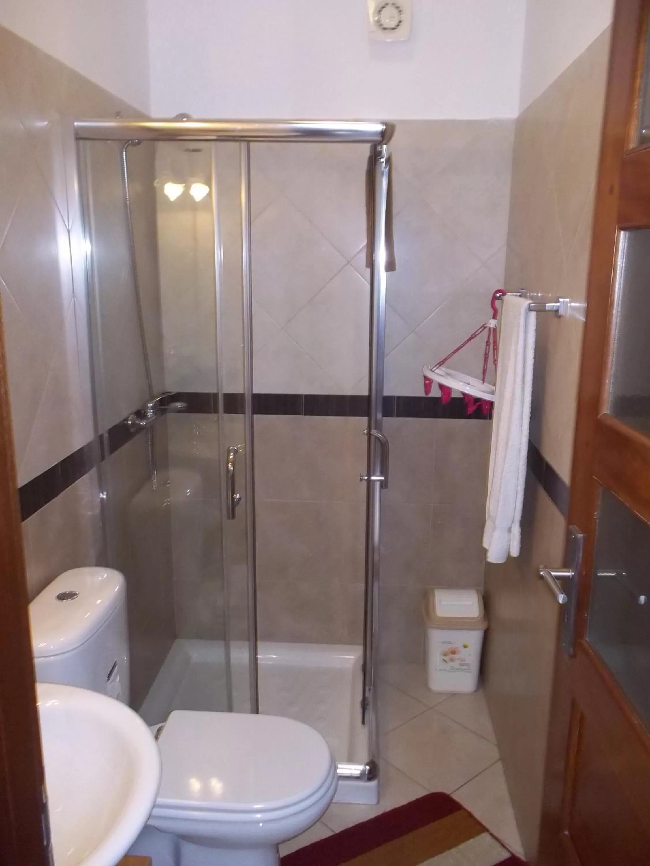 Bathroom in Basic Hotel