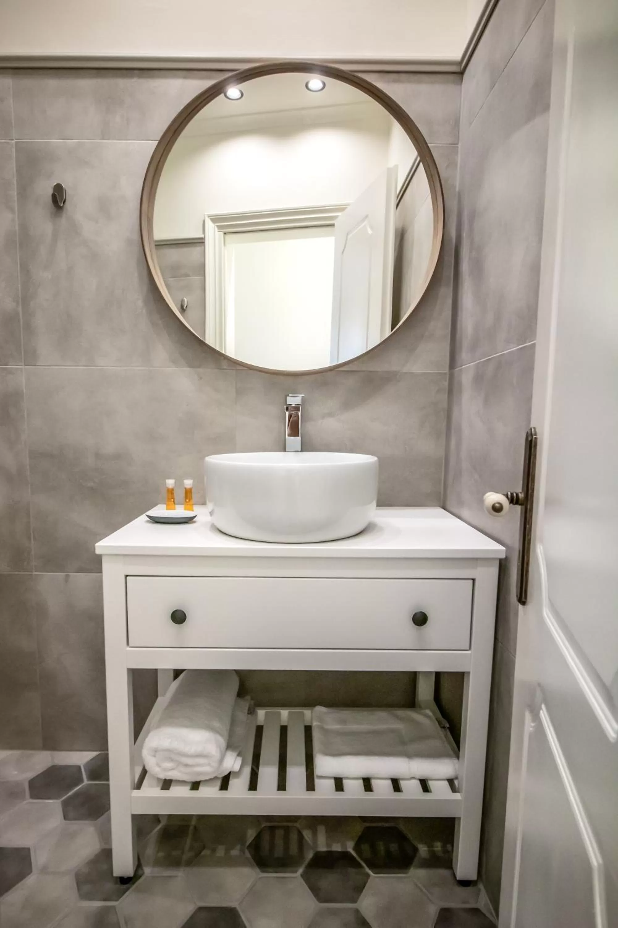 Levkosh Apartments at Lefkada's Heart