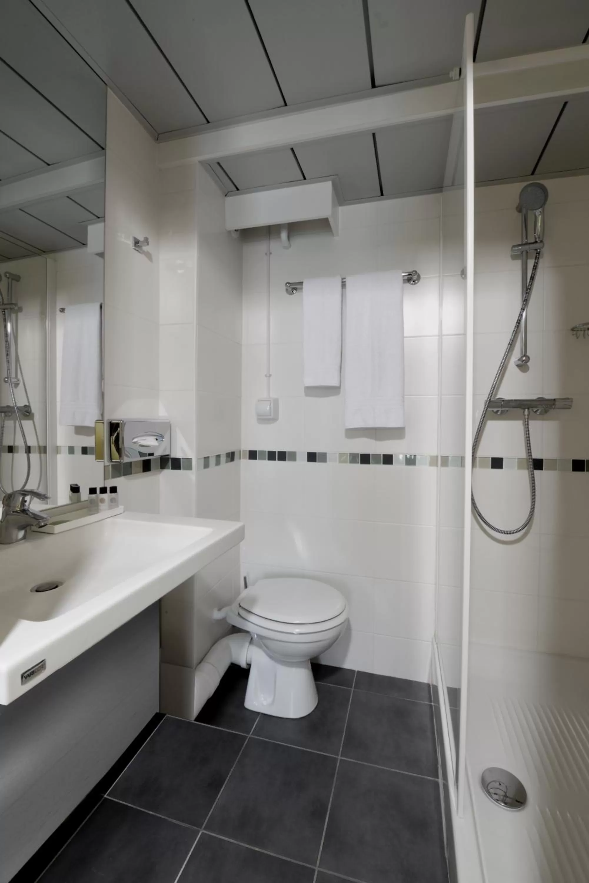 Bathroom in Hôtel Orchidée