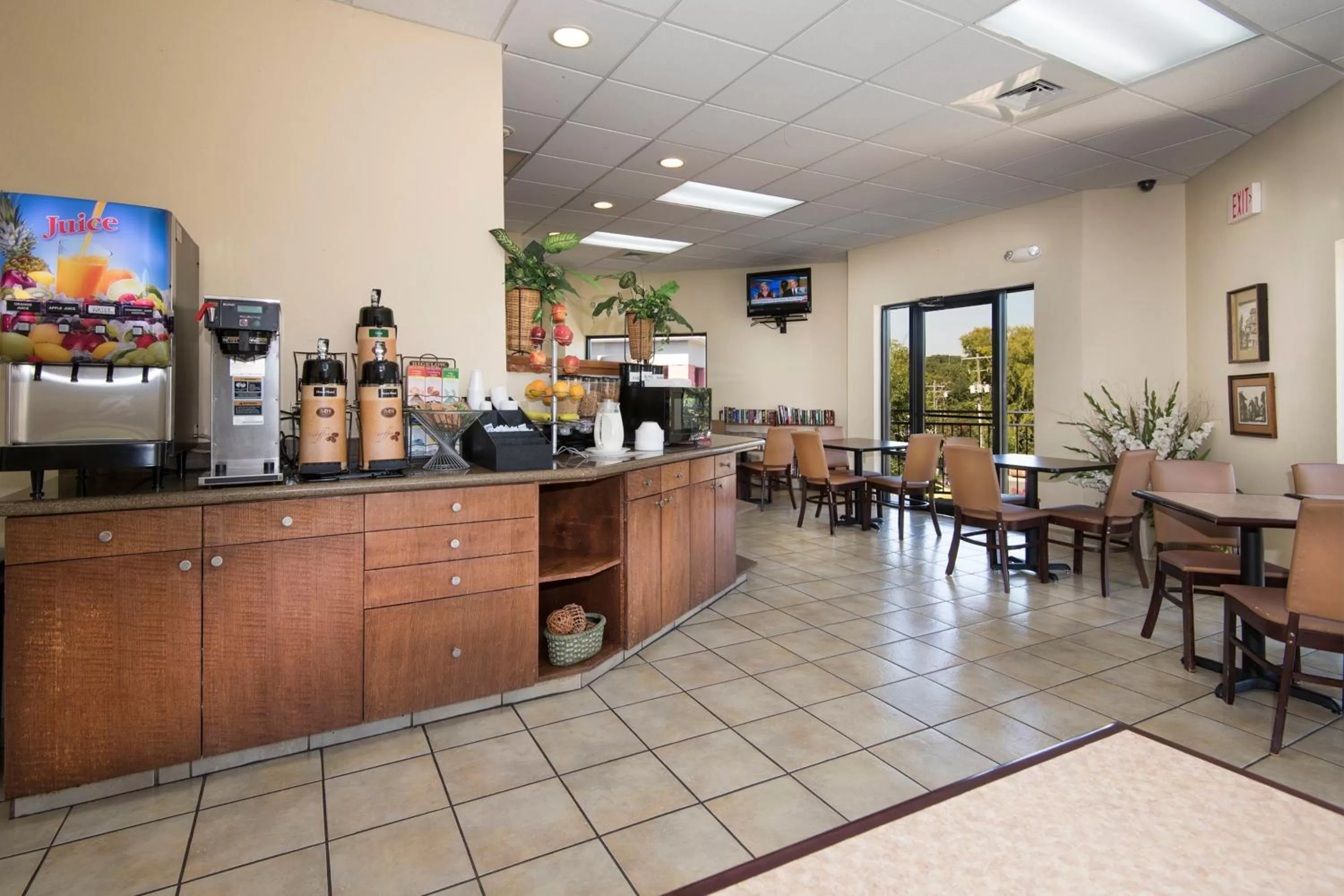 Continental breakfast, Restaurant/Places to Eat in Markham House Suites Little Rock Medical Center