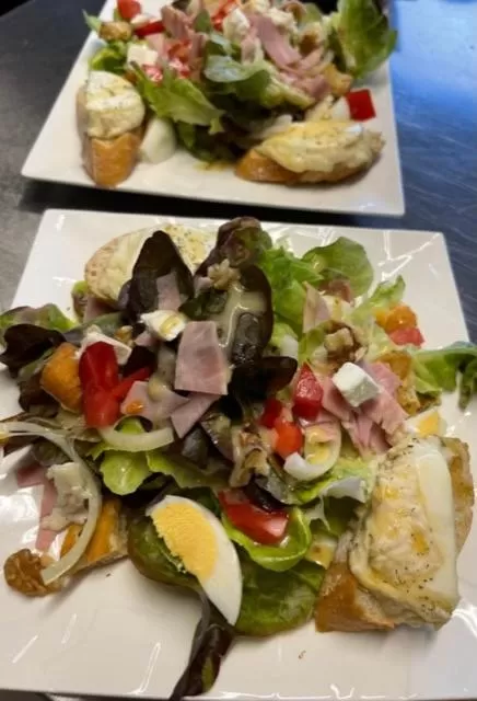 Restaurant/places to eat in Logis Hotel Restaurant Le Domaine de la Régalière