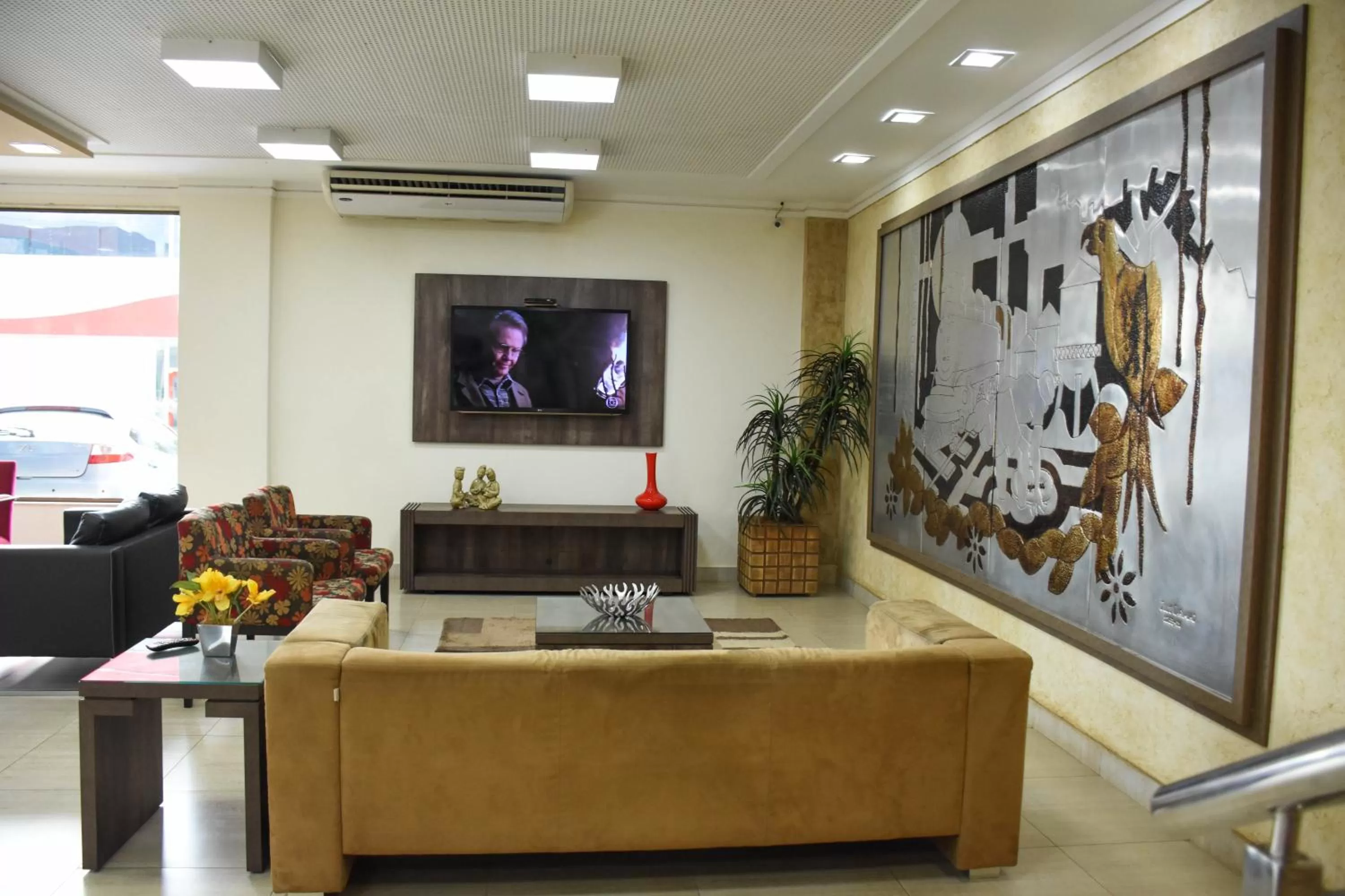 Living room in Larison Executive - by Easy Hotéis