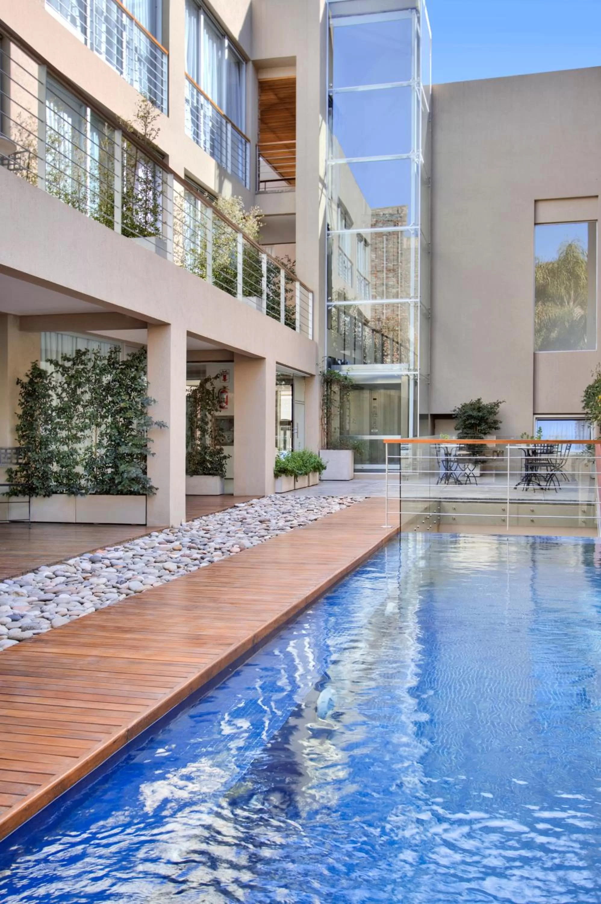 Swimming pool in San Isidro Plaza Hotel