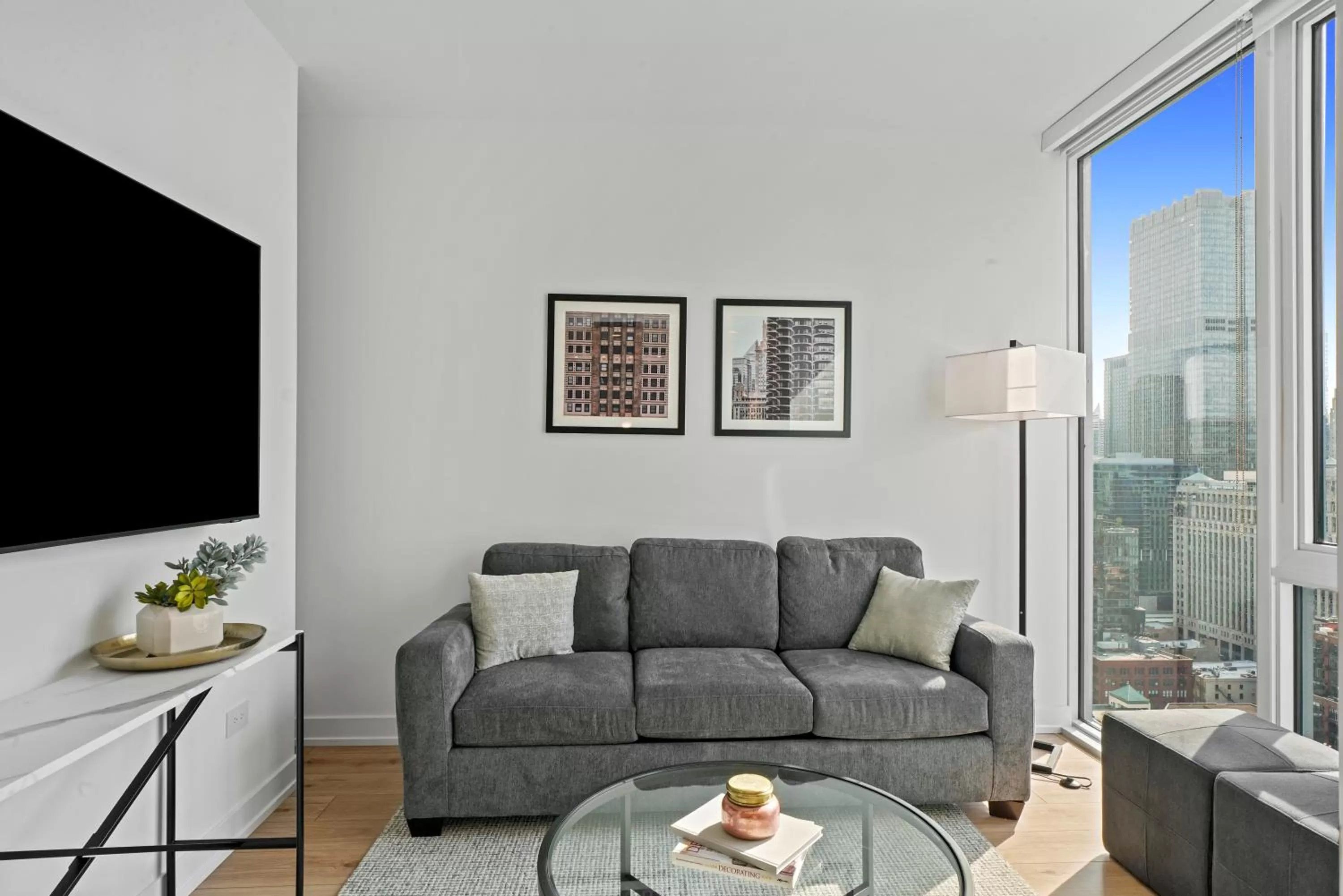 TV and multimedia in Level Chicago - River North