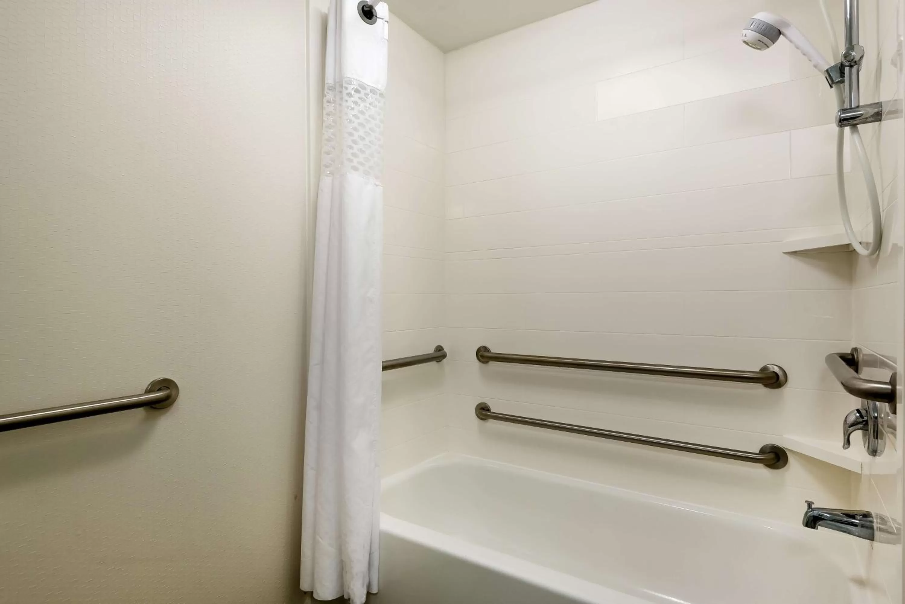 Bathroom in Hampton Inn Myrtle Beach West