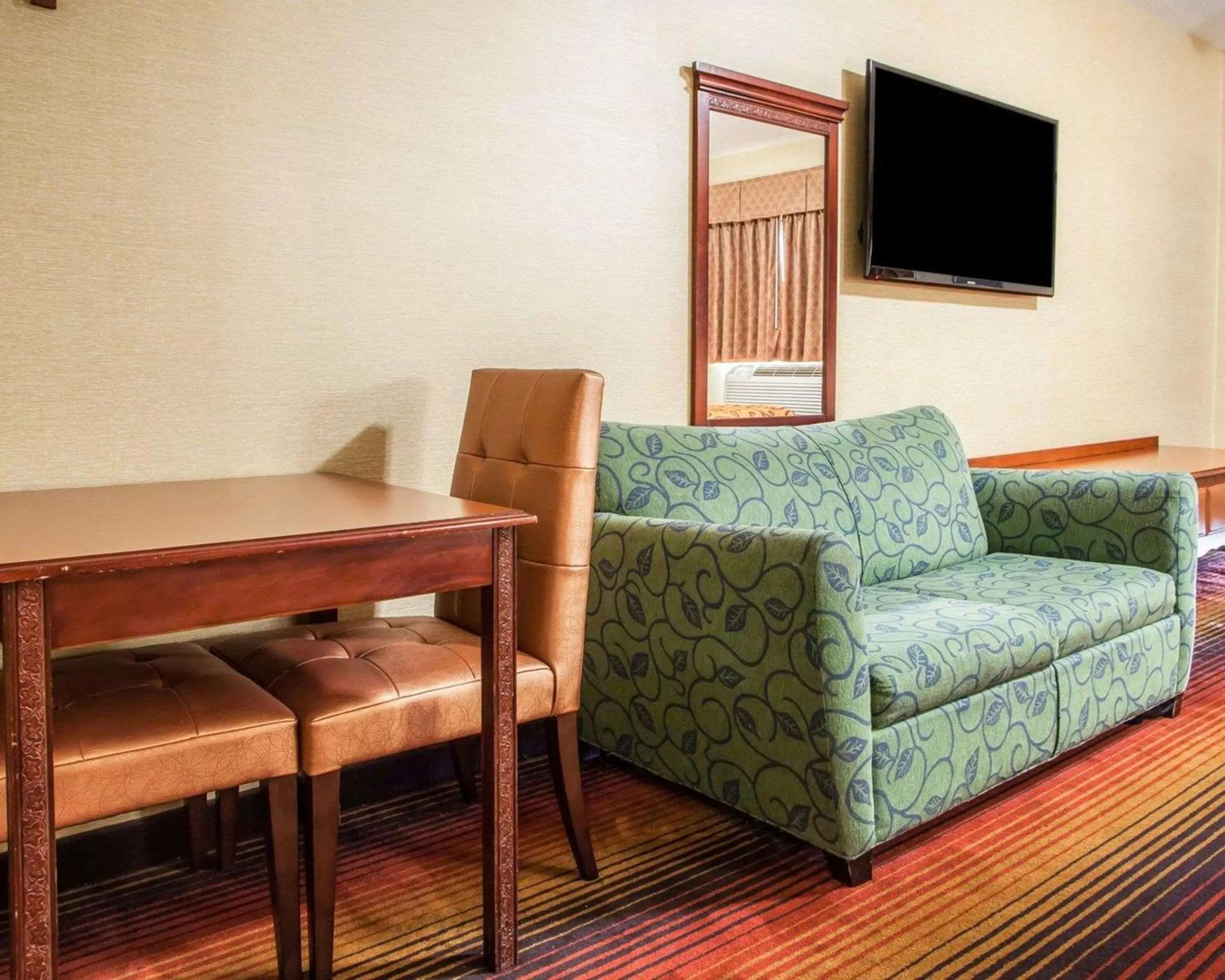 Photo of the whole room in Rodeway Inn