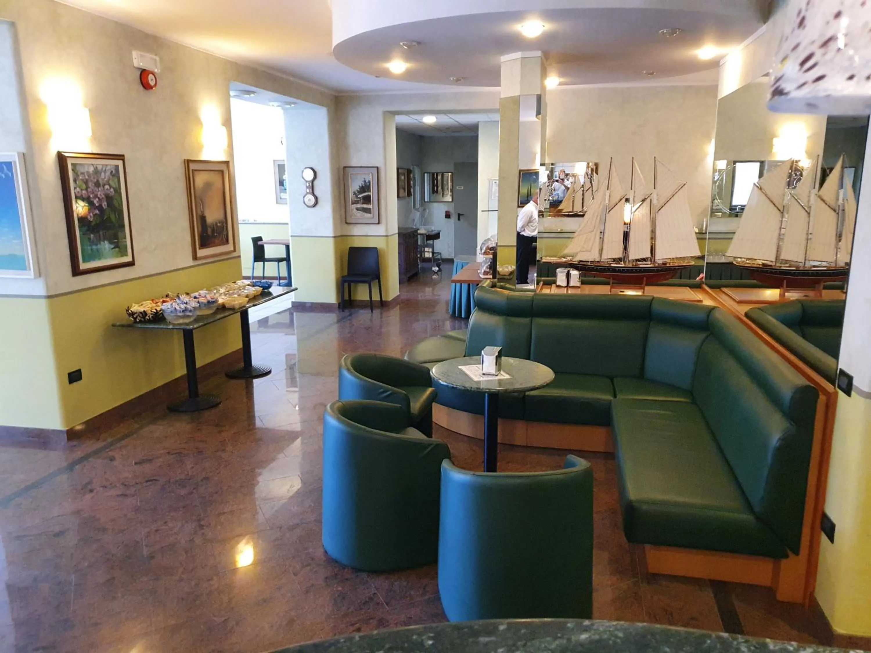 Lounge or bar in Hotel Azalea