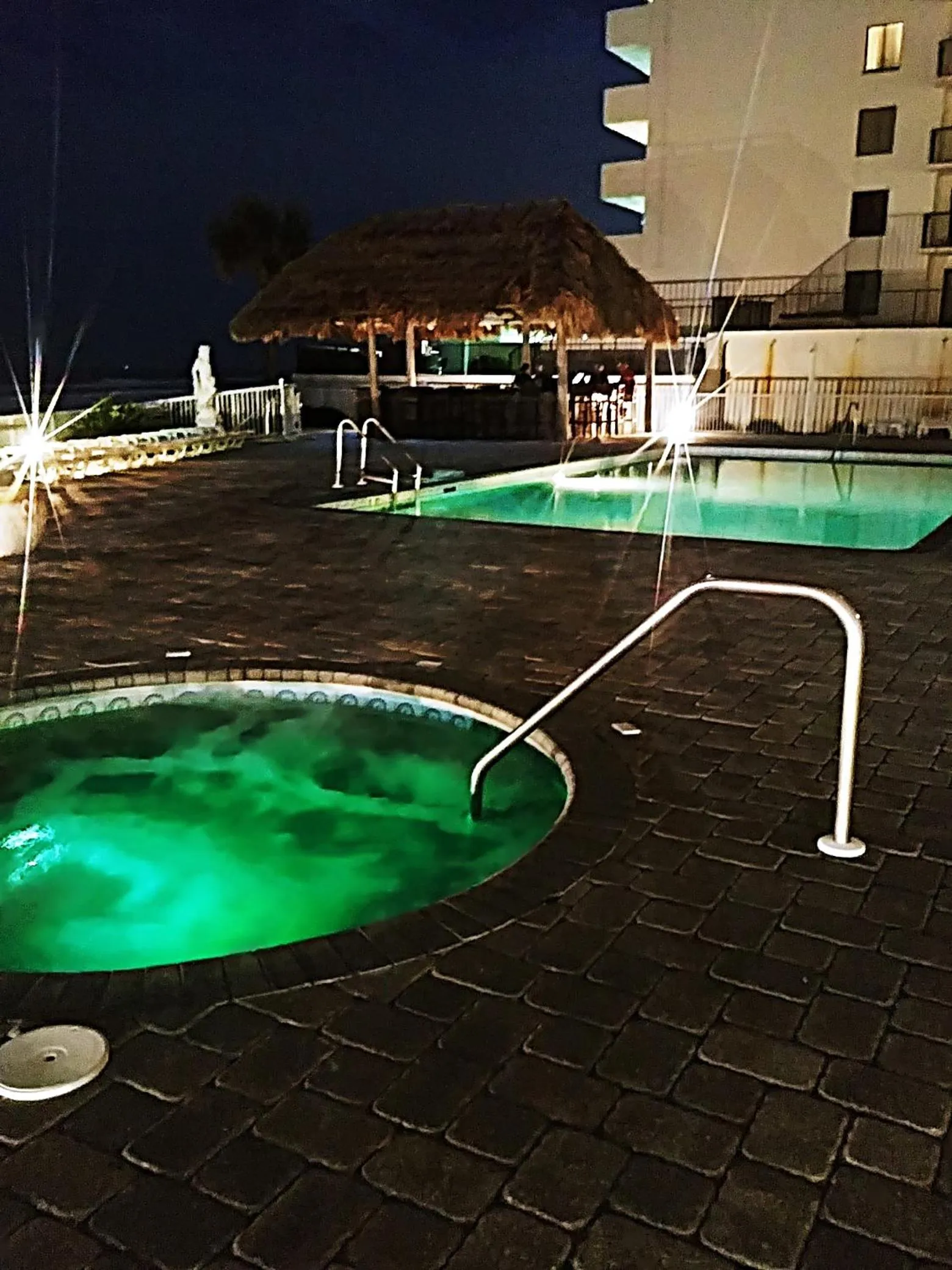 Hot Tub in Emerald Shores Hotel - Daytona Beach