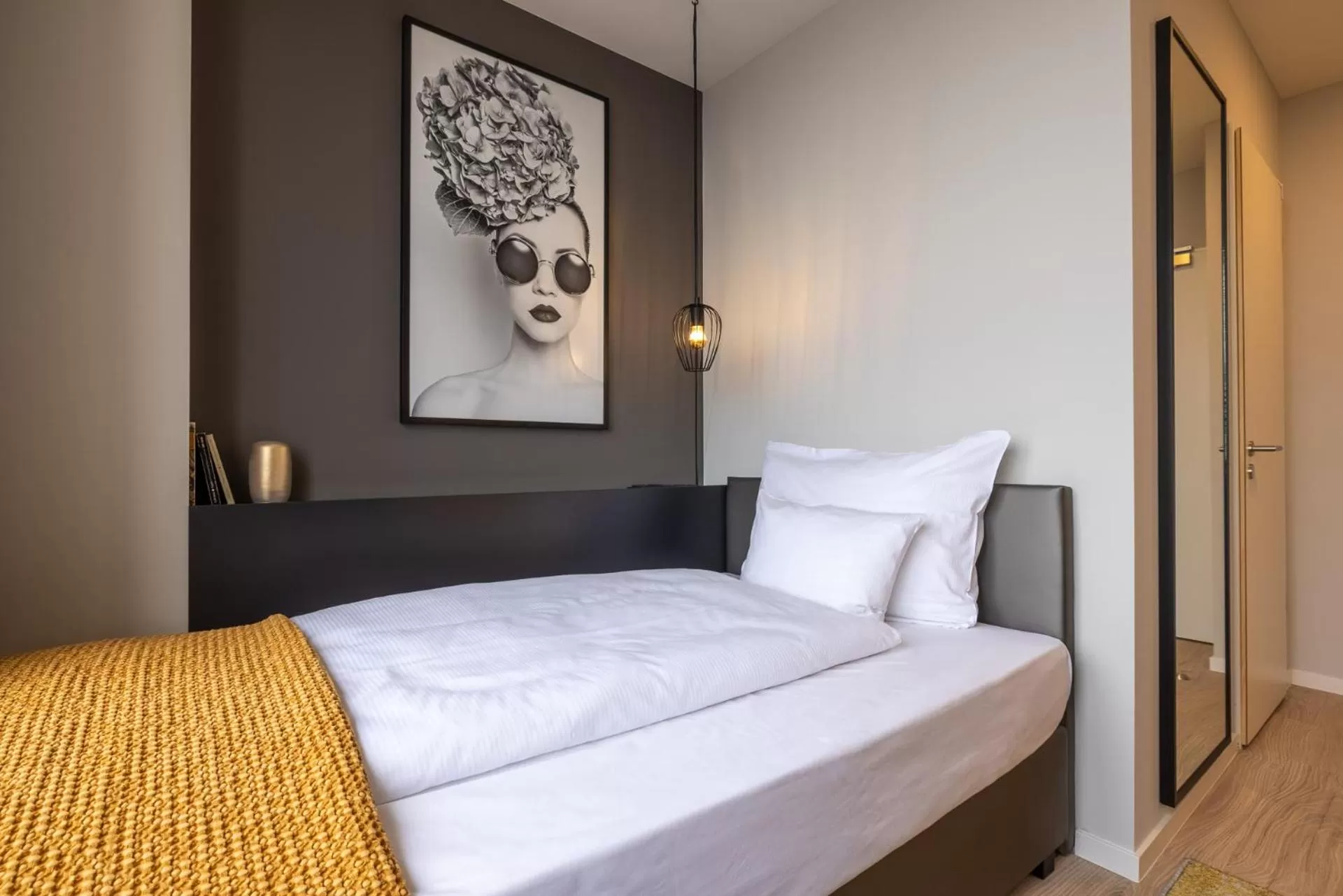 Bed in JOYN Cologne - Serviced Apartments