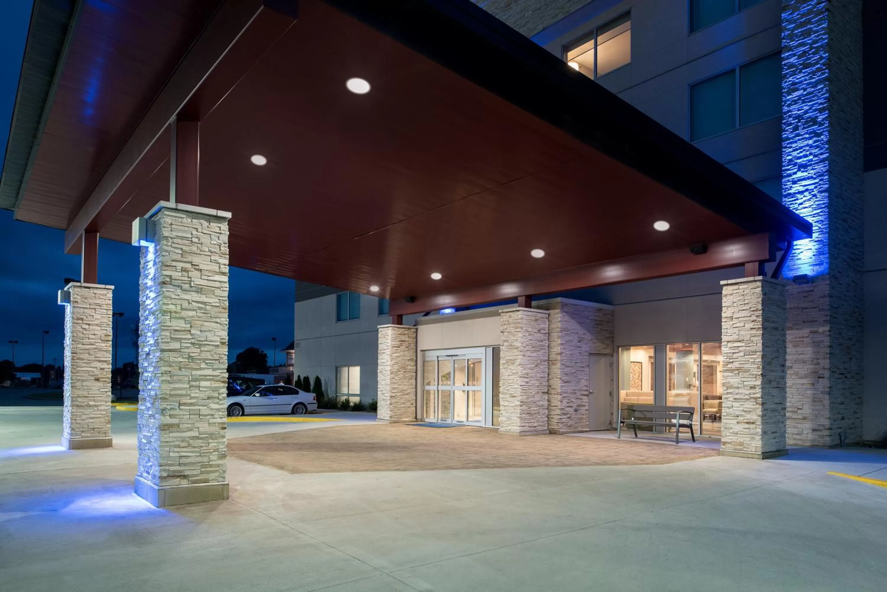 Property building in Holiday Inn Express & Suites Kingdom City by IHG