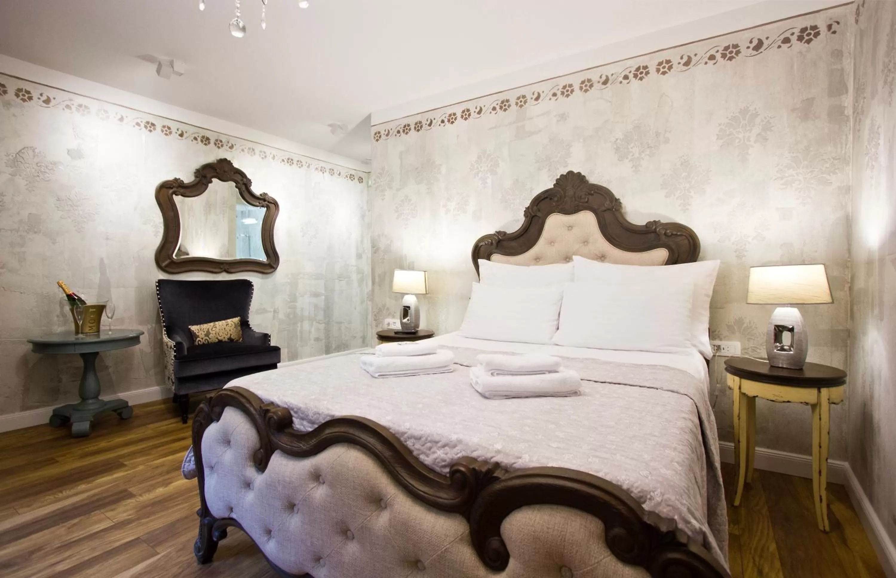 Bed in Plaza Marchi Old Town - MAG Quaint & Elegant Boutique Hotels