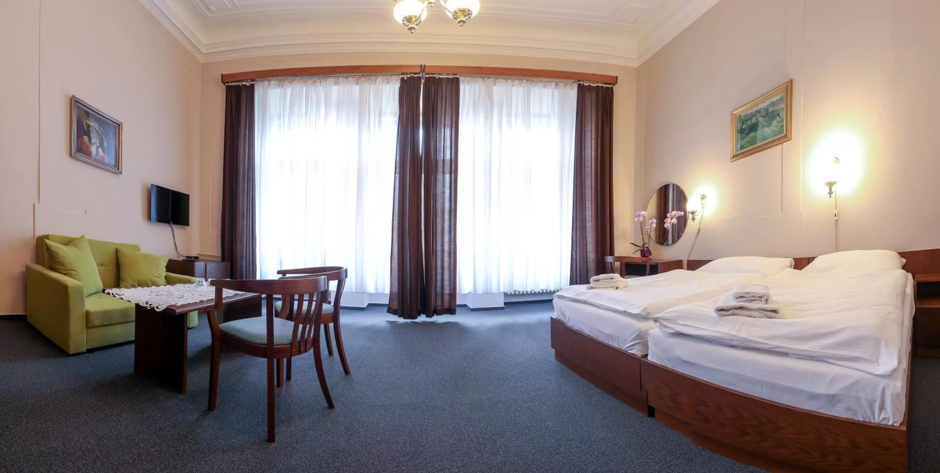 Property building, Bed in Hotel Slovan Plzeň