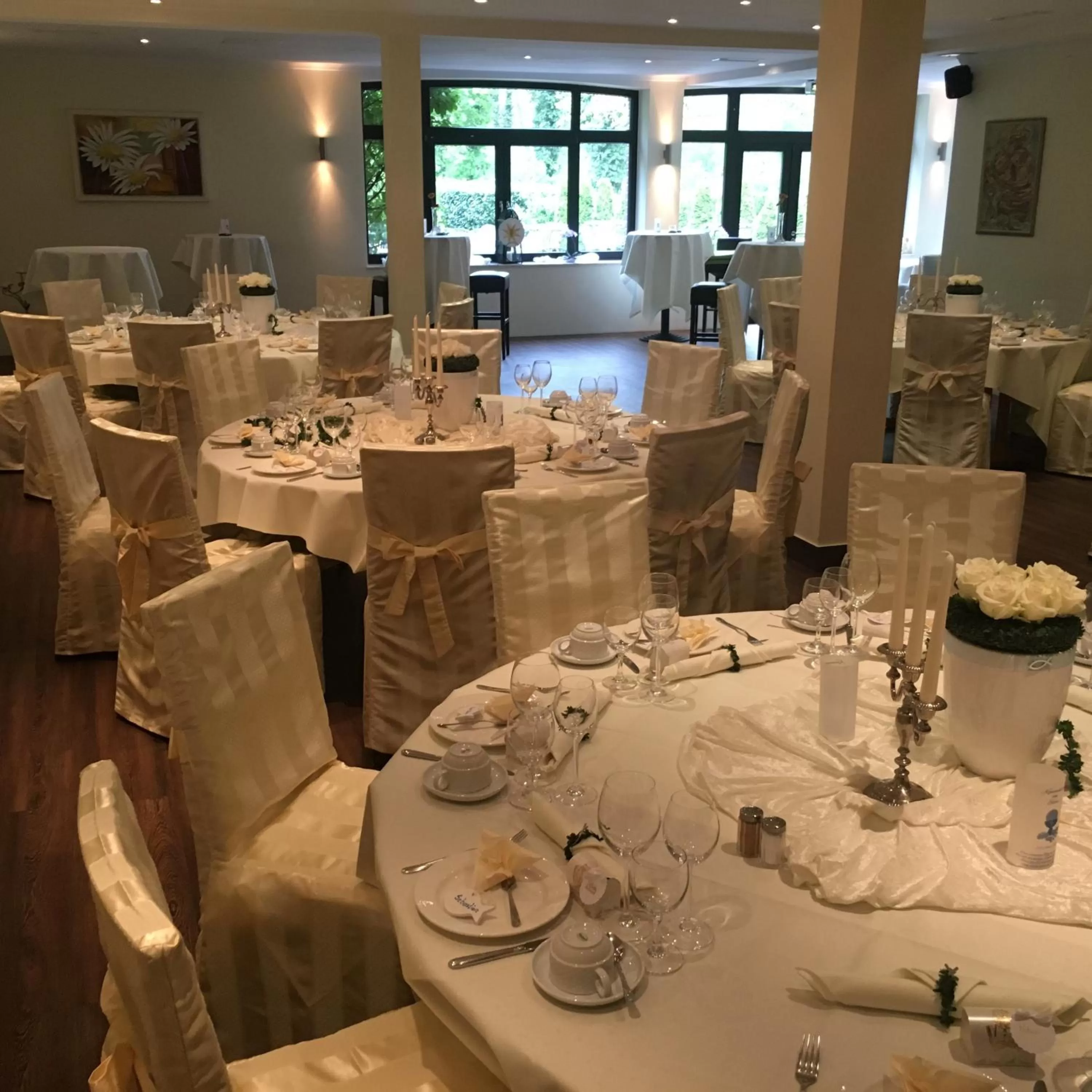 Restaurant/places to eat in Burg Wegberg Hotel & Eventlocation