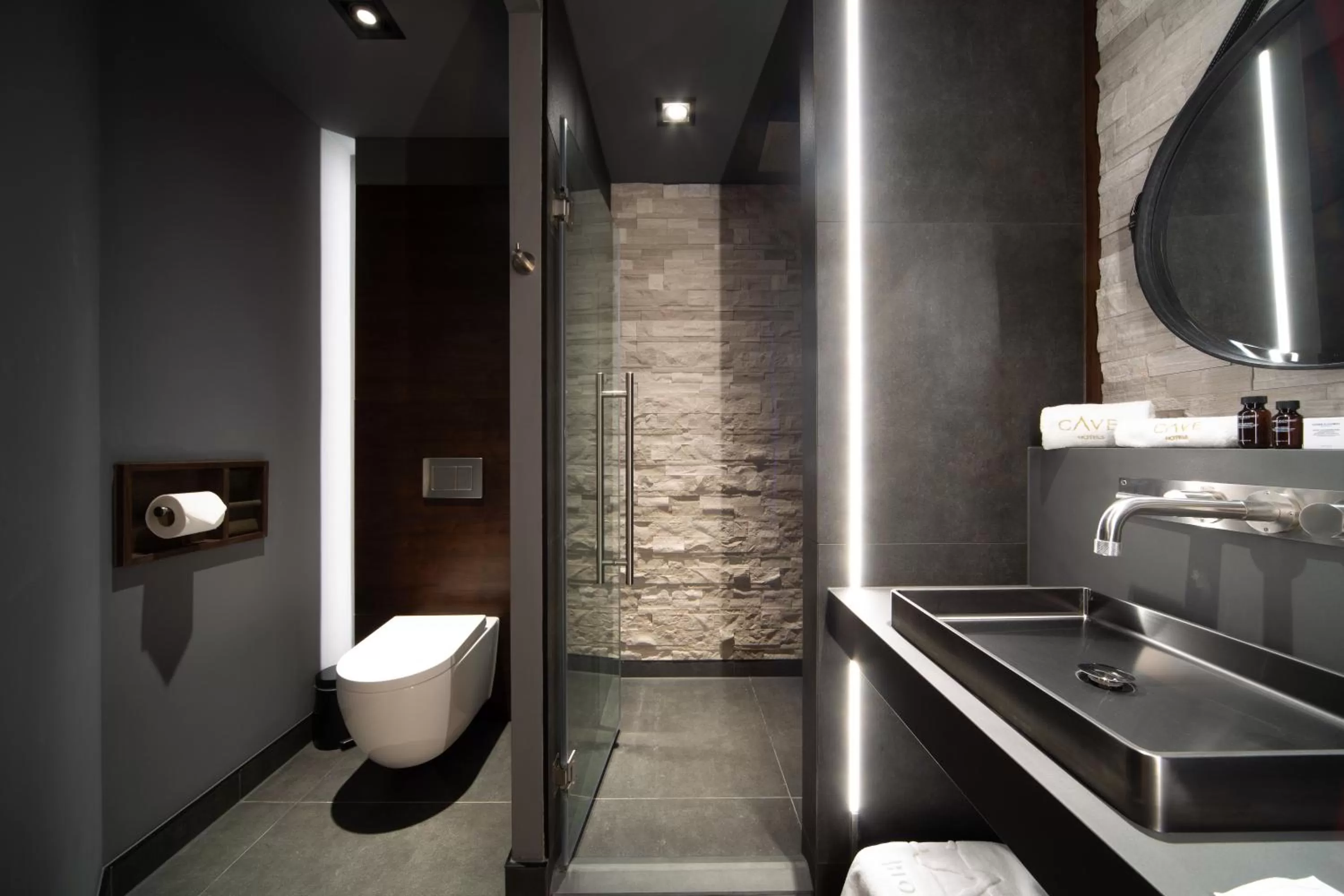 Shower in Cave Hotel & Golf Resort