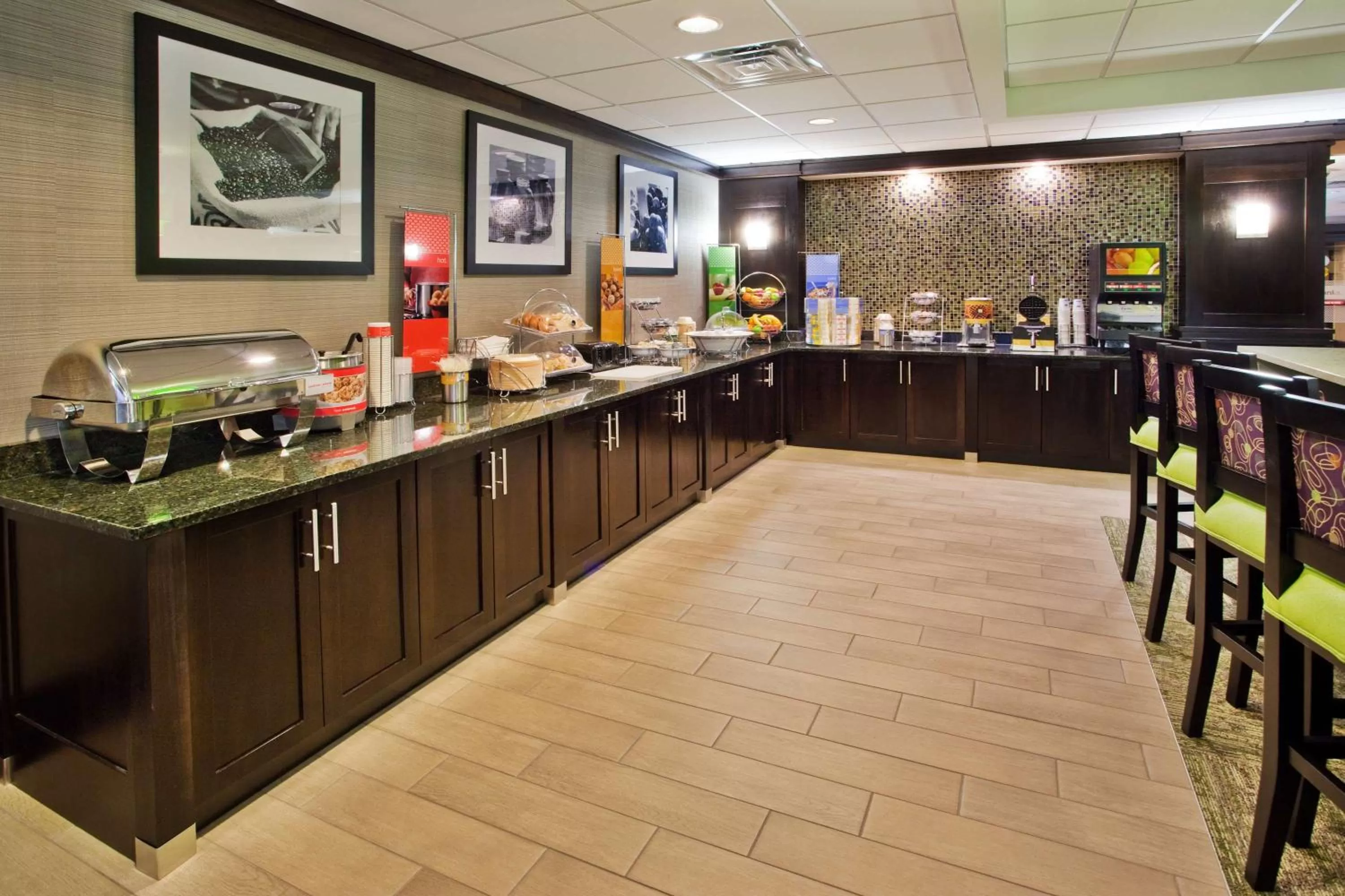 Dining area in Hampton Inn Atlanta-Town Center/Kennesaw