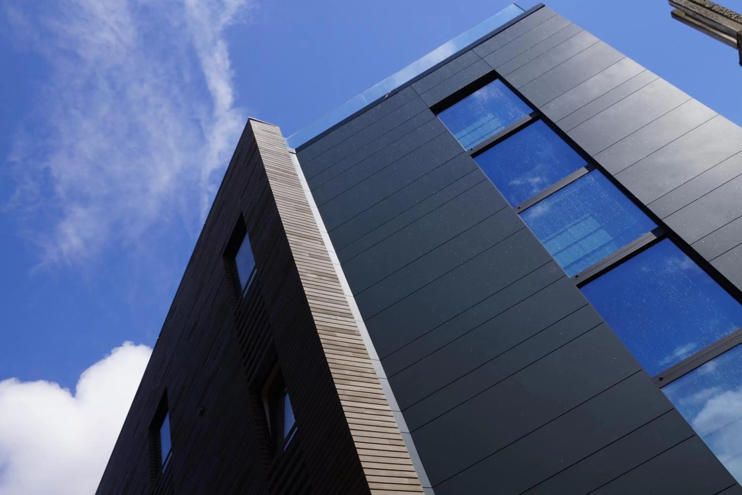 Property building in Les Tanneurs